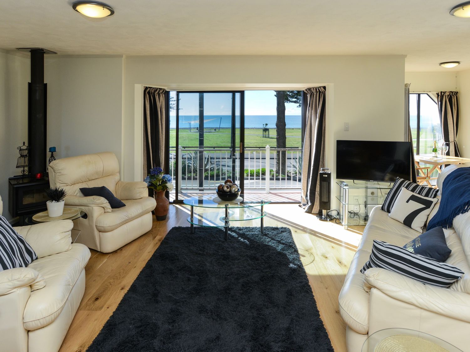 Marine Parade Magic - Napier Holiday Home                     photo 2
