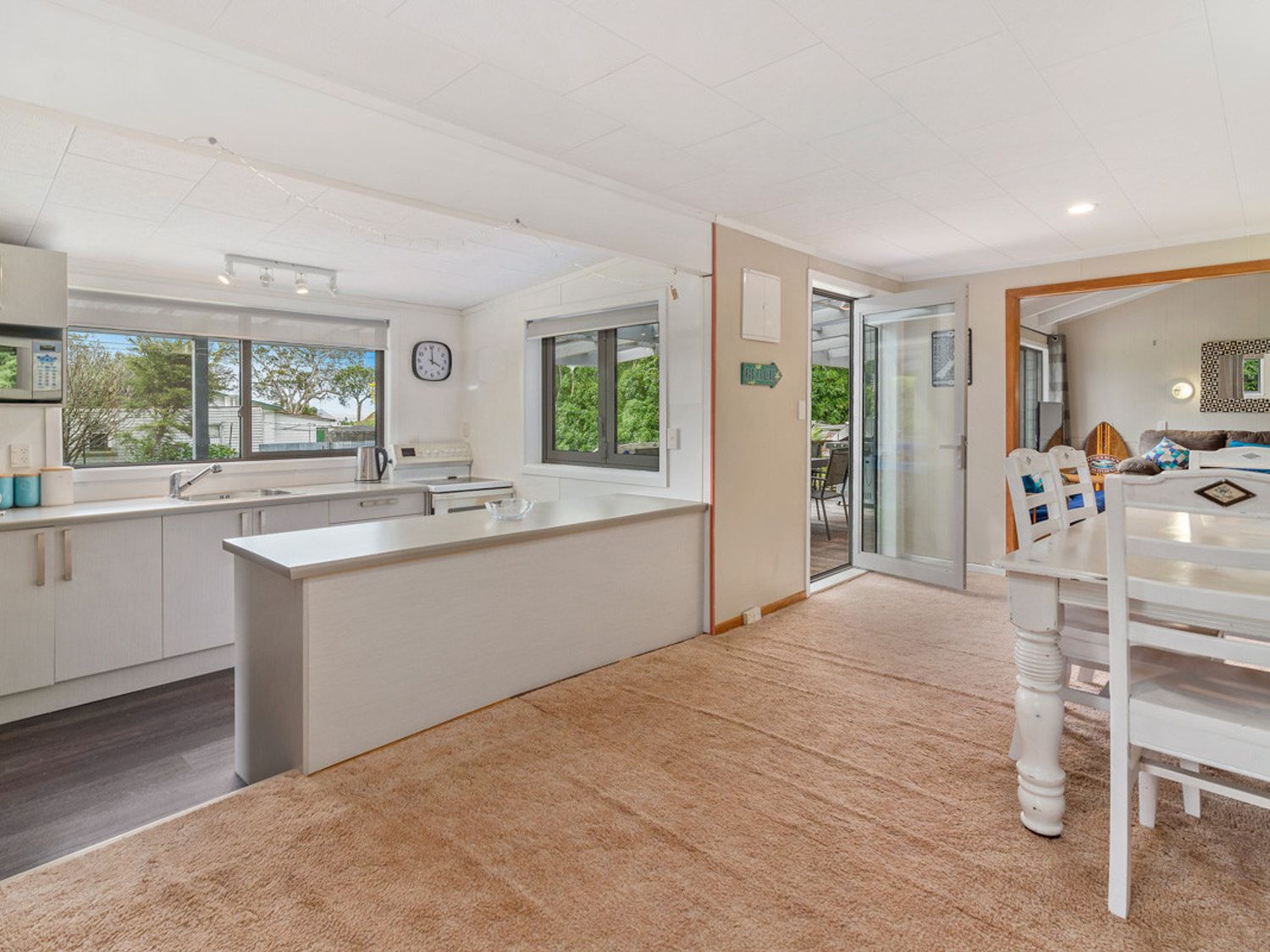 The Lake House - Taupo Holiday Home                     photo 2