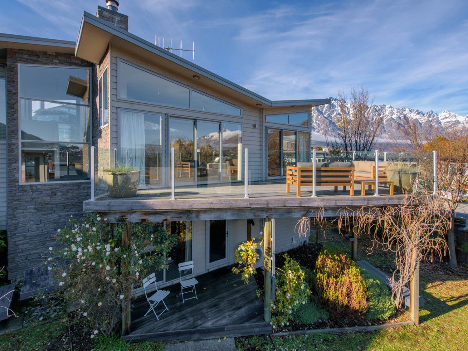 Lake Views on Yewlett - Queenstown Holiday Home -  - 1032019 - photo 1