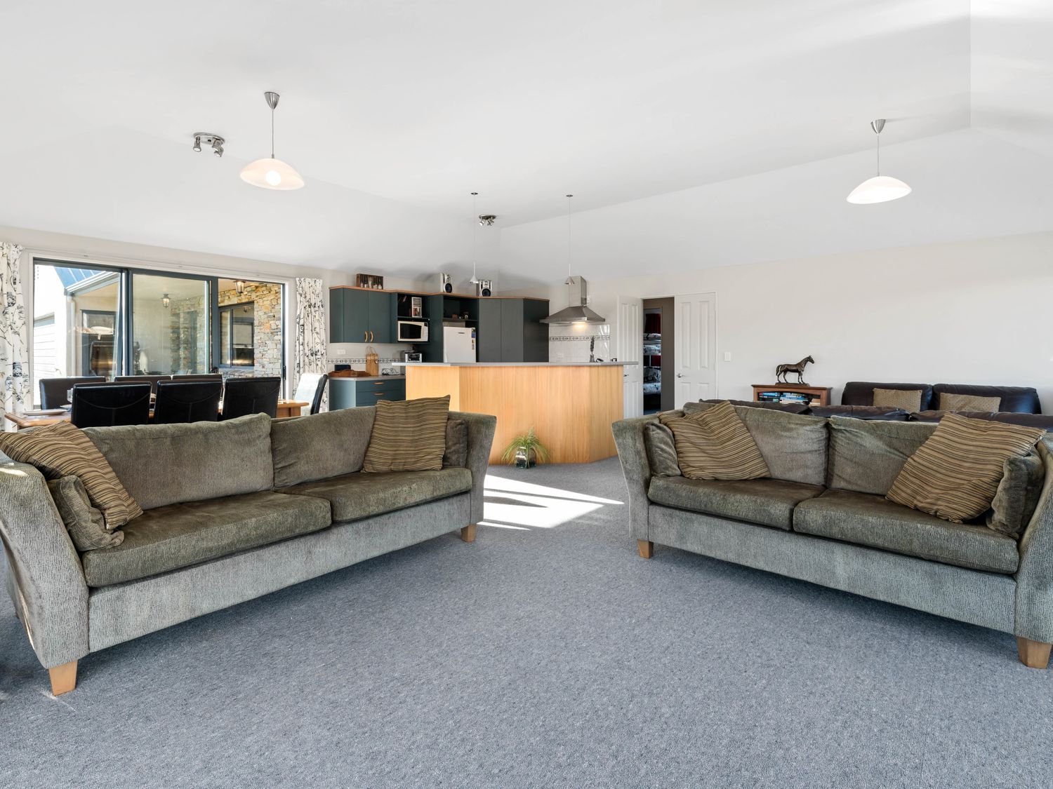 Mount Iron Magic - Wanaka Holiday Home                     photo 2