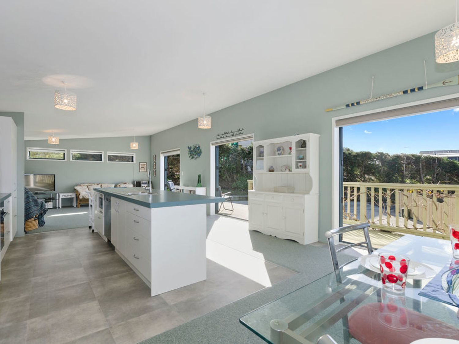 The Blue Cottage with WiFi- Waipu Holiday Home                     photo 2