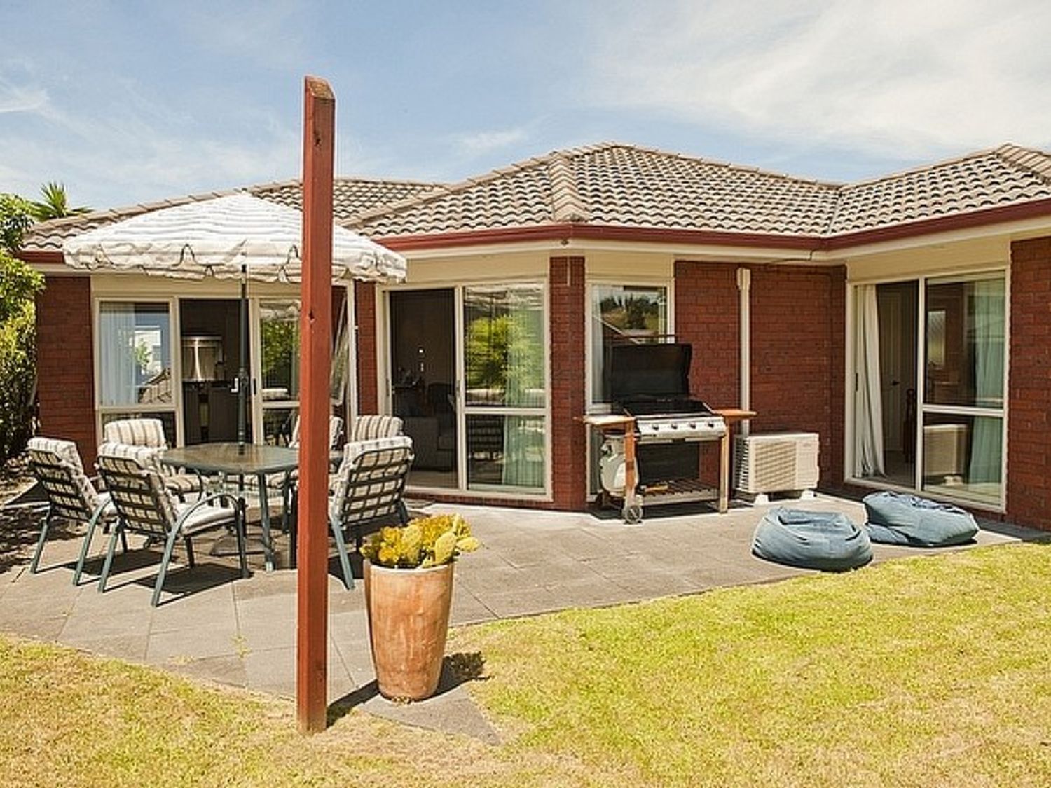 Bliss by the Beach - Whangamata Holiday Home -  - 1032134 - photo 1