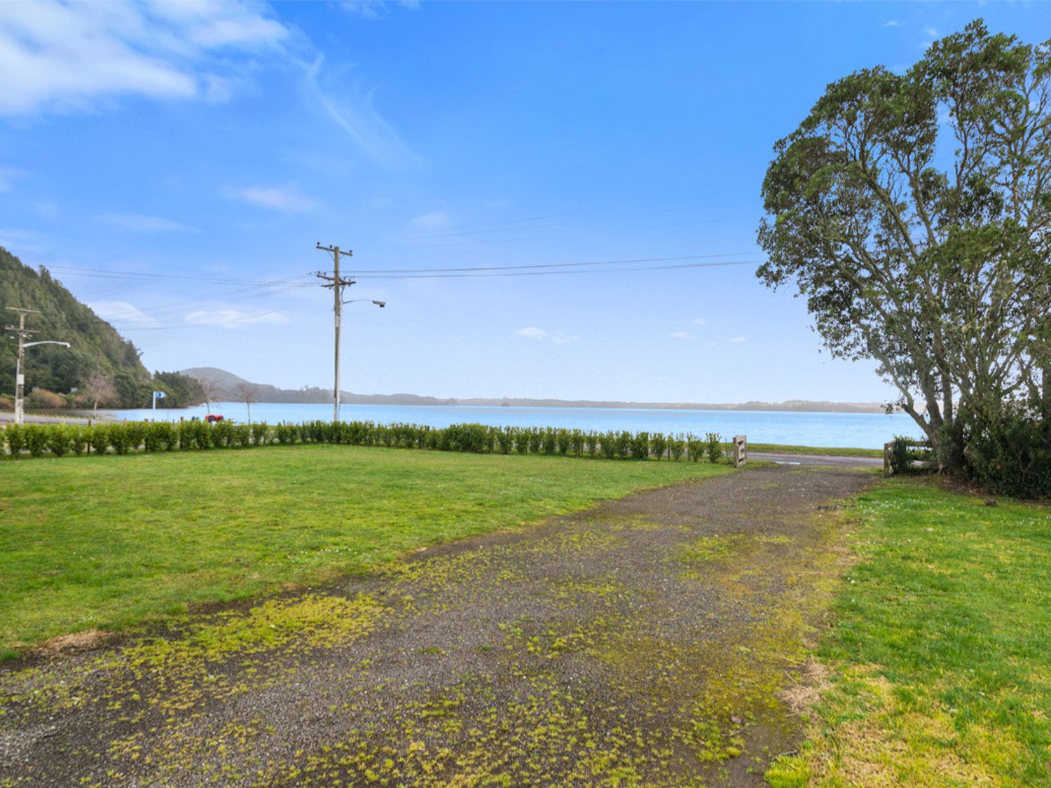 Relax Lakeside - Lake Rotoiti Bach                     photo 18