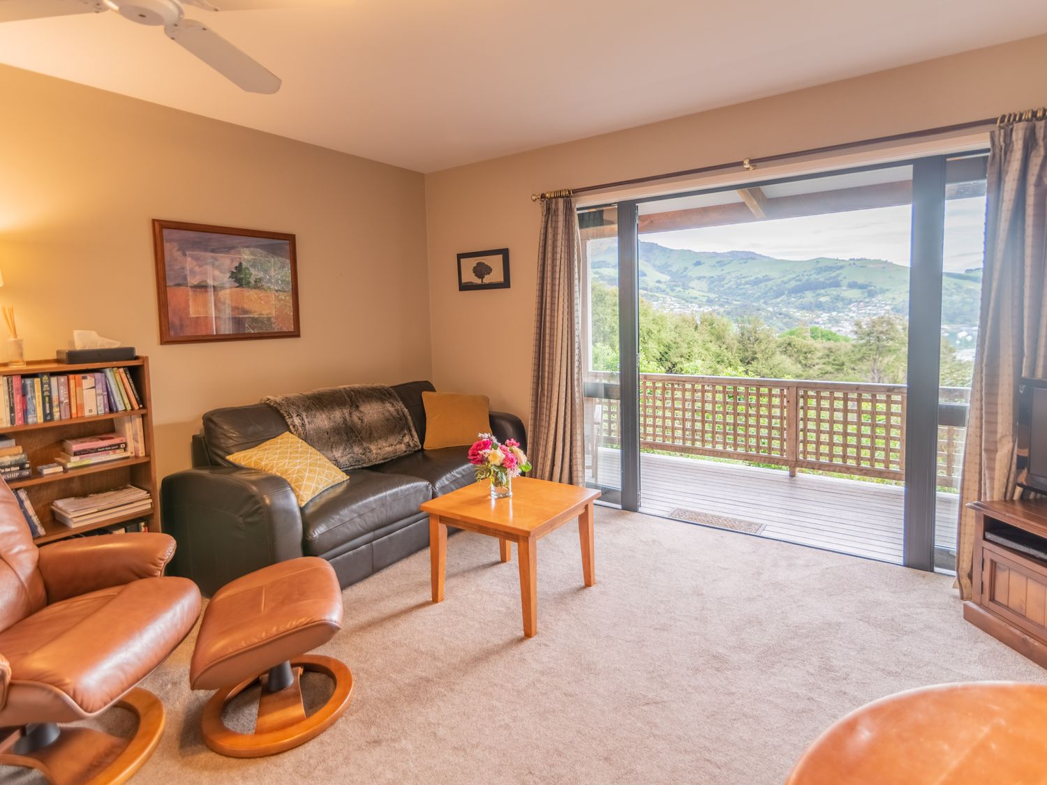 Overton Cottage - Akaroa Holiday Home                     photo 2