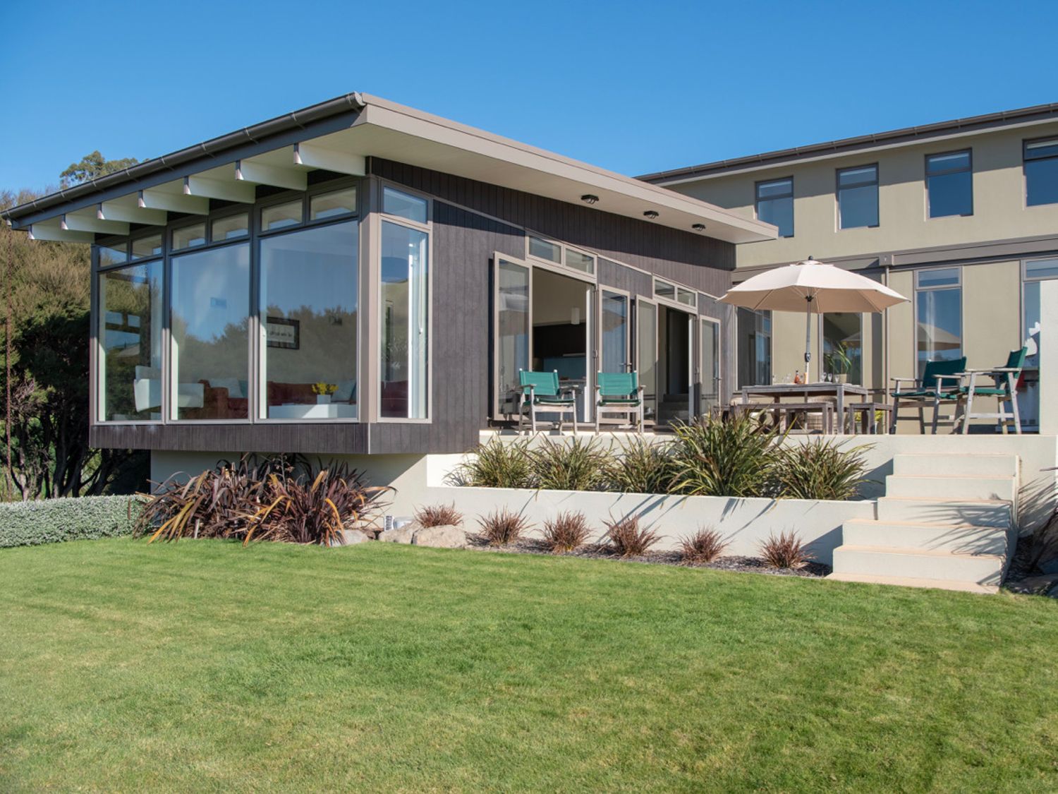 Kotare Point Paradise - Akaroa Holiday Home                     photo 2