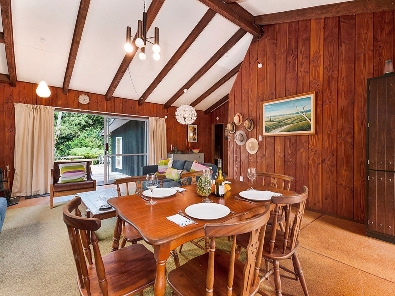 Te Kuru Cabin - Pukawa Bay Holiday Home                     photo 2