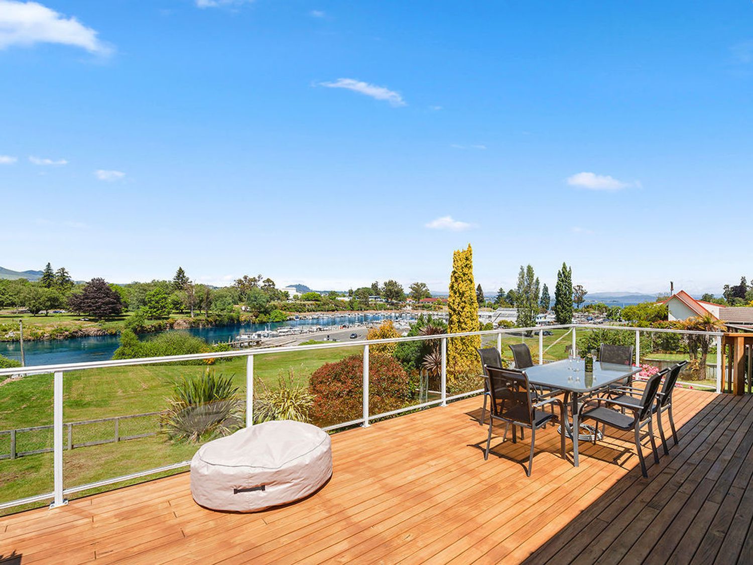 Central Riverside Retreat - Taupo Holiday Home                     photo 25