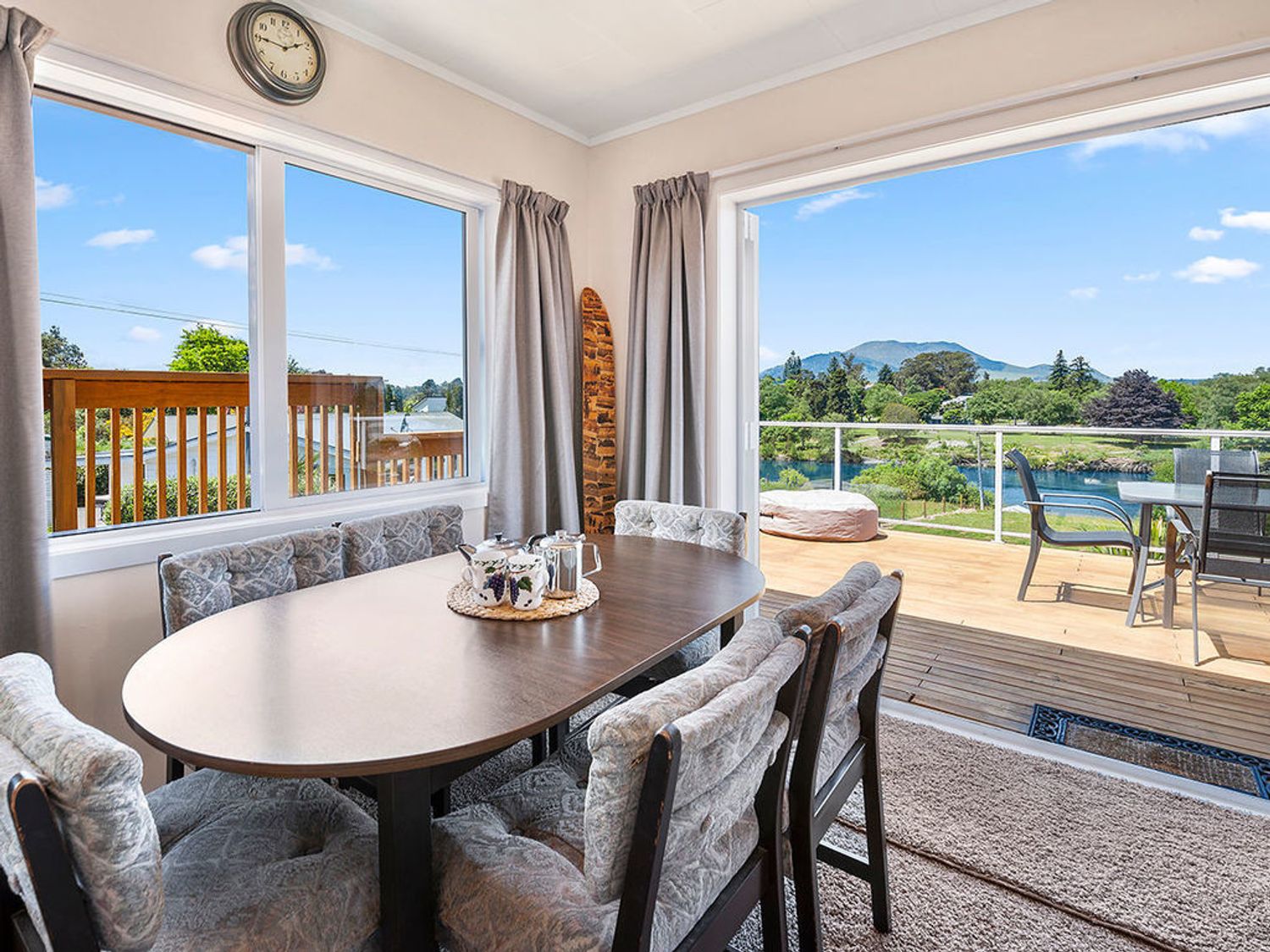 Central Riverside Retreat - Taupo Holiday Home                     photo 2