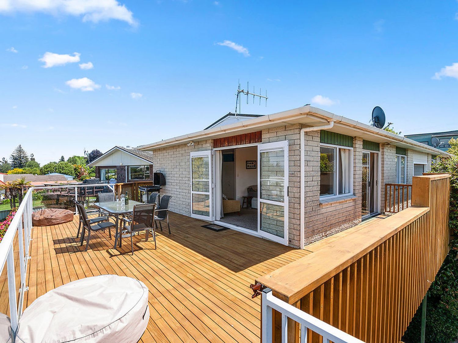Central Riverside Retreat - Taupo Holiday Home -  - 1032323 - photo 1