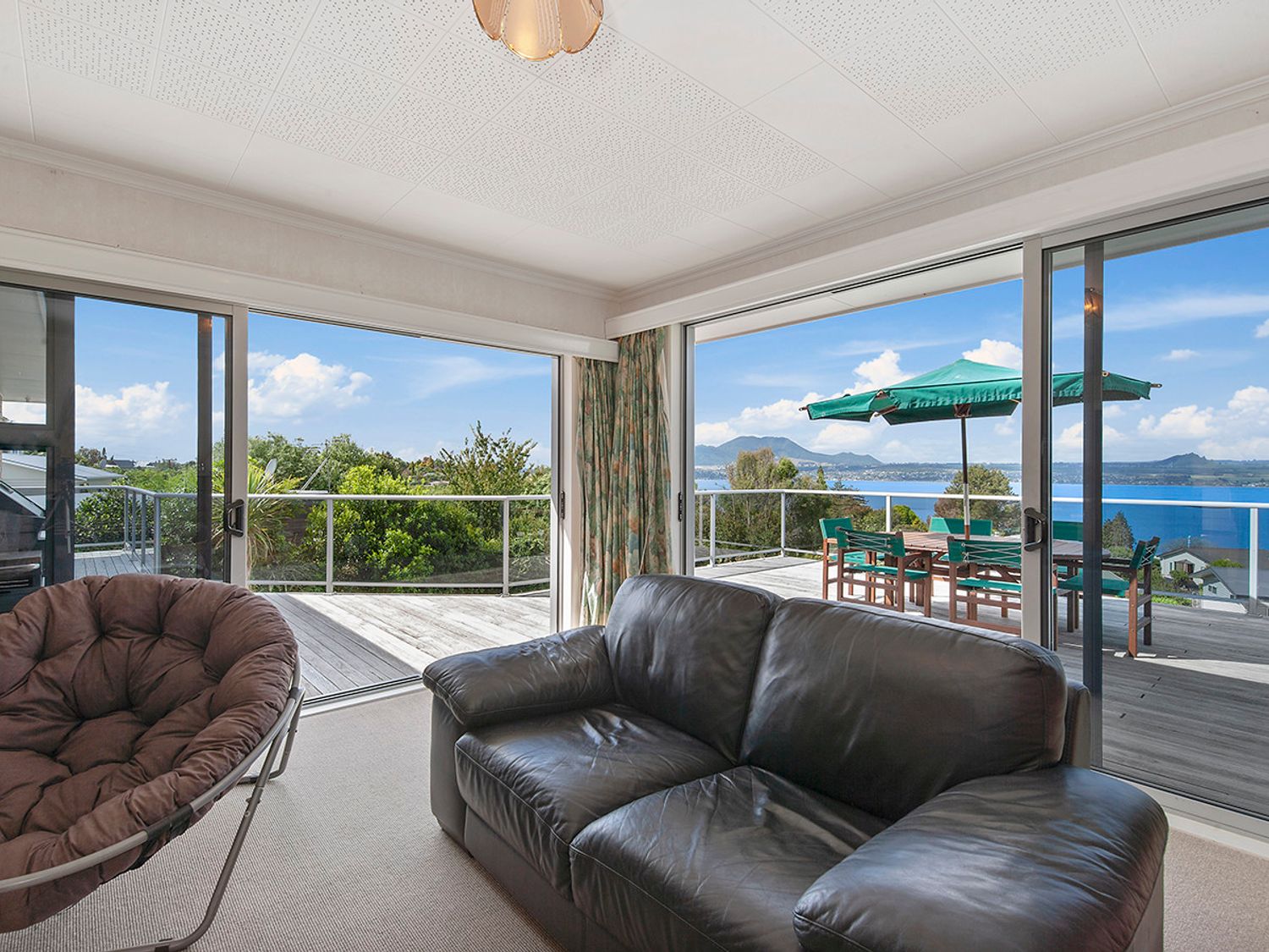 Lofty Lakeviews - Acacia Bay Holiday Home                     photo 2