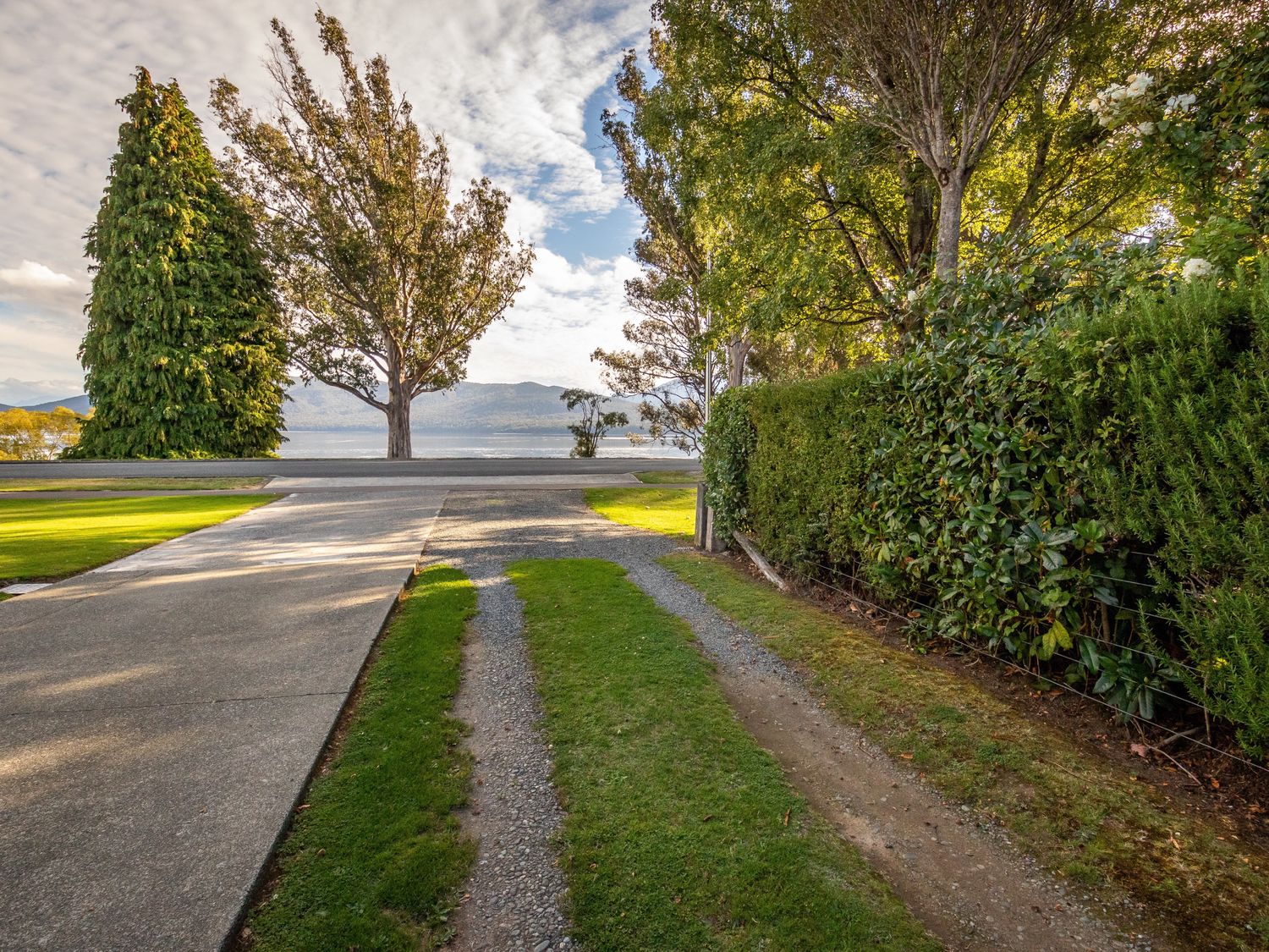 Hop, Skip and Jump to the Lake - Te Anau House                     photo 27