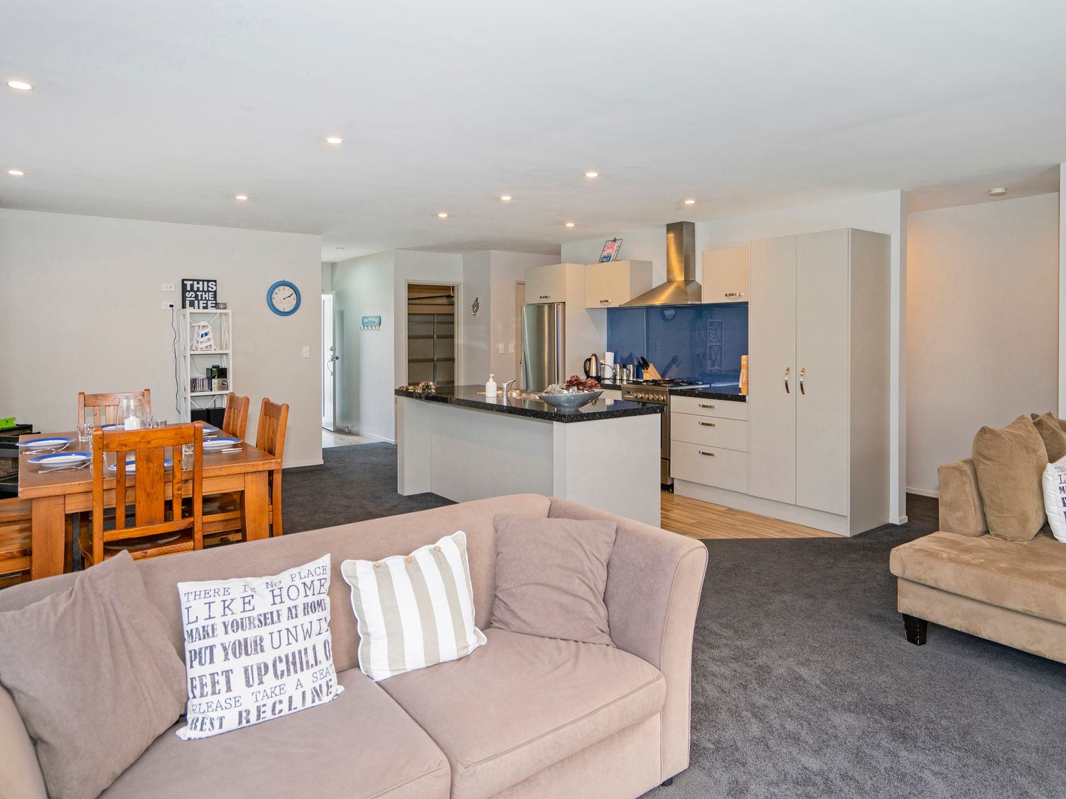 The Blue Rendevous - Whangamata Holiday Home                     photo 2