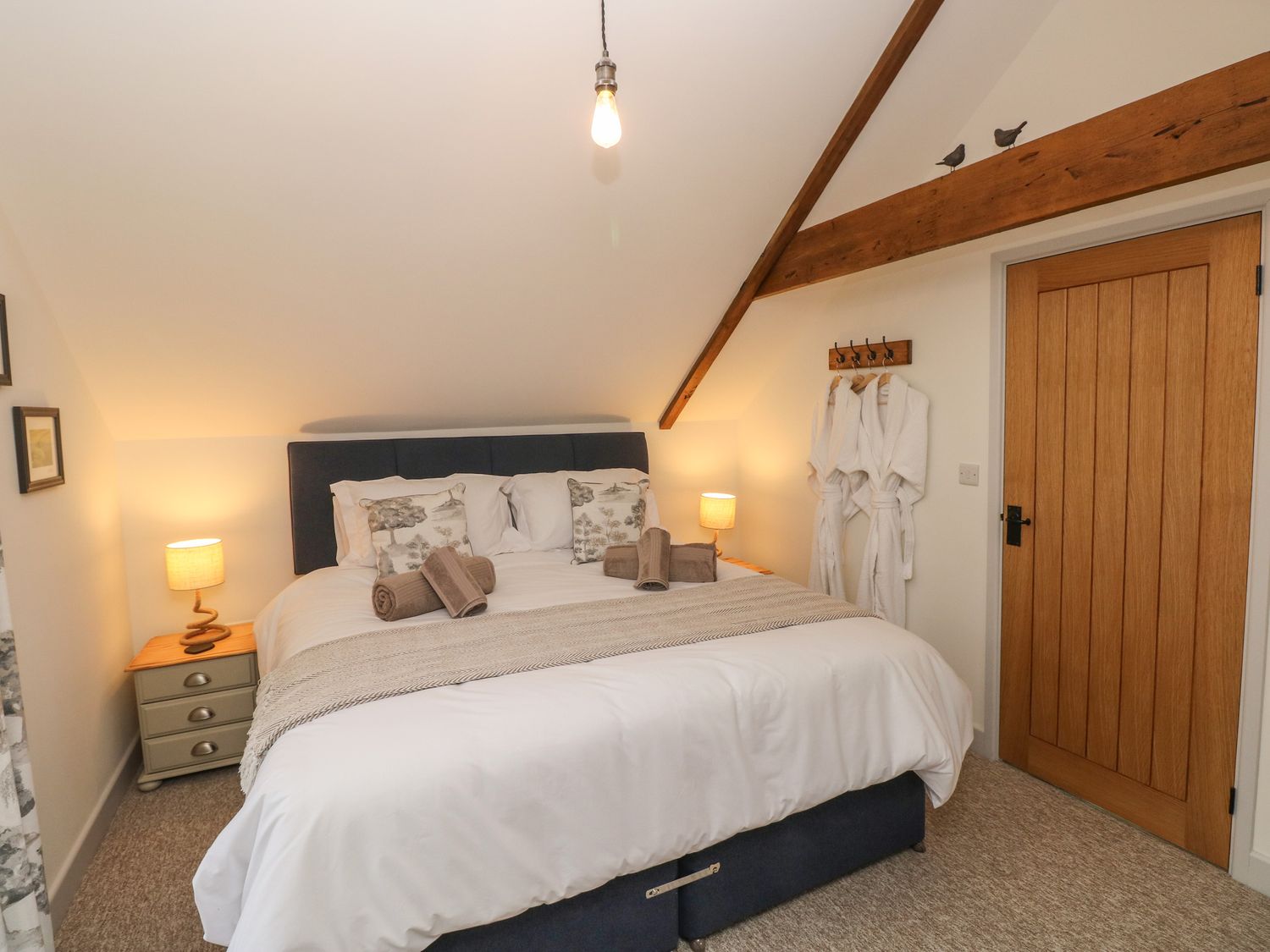 The Granary St Brides Major, Vale of Glamorgan, pet-friendly, garden with hot tub, off-road parking 