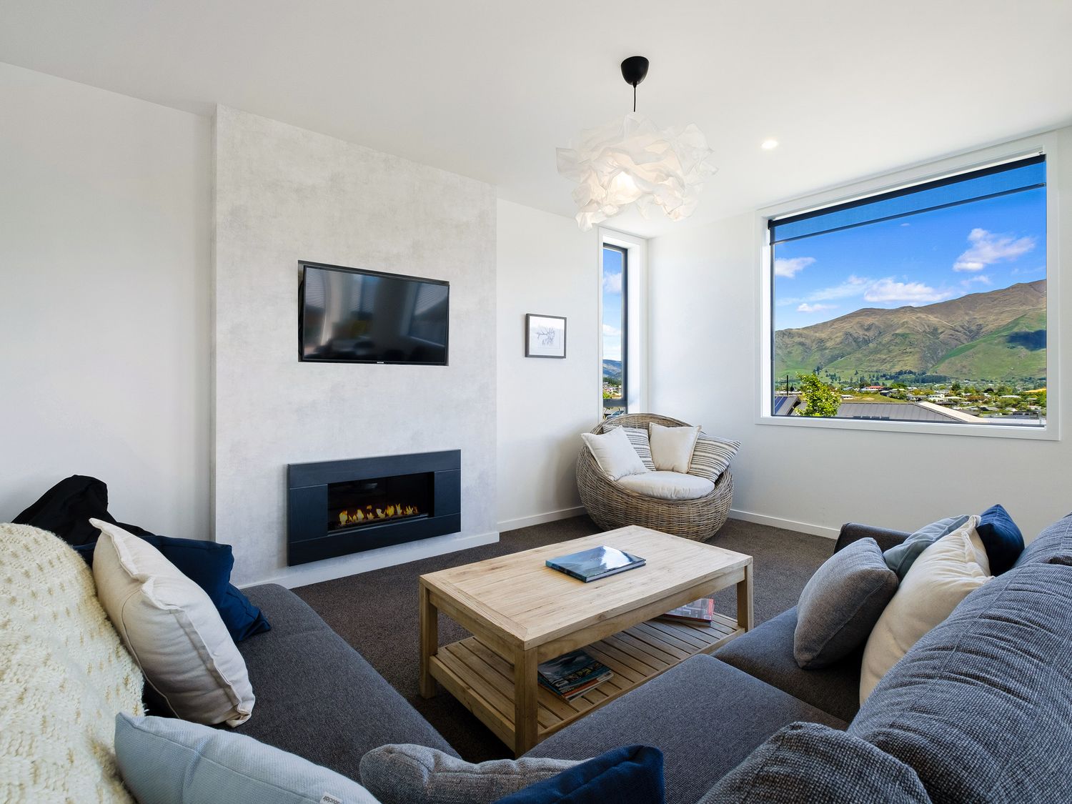 Karearea Views - Wanaka Holiday Home                     photo 2