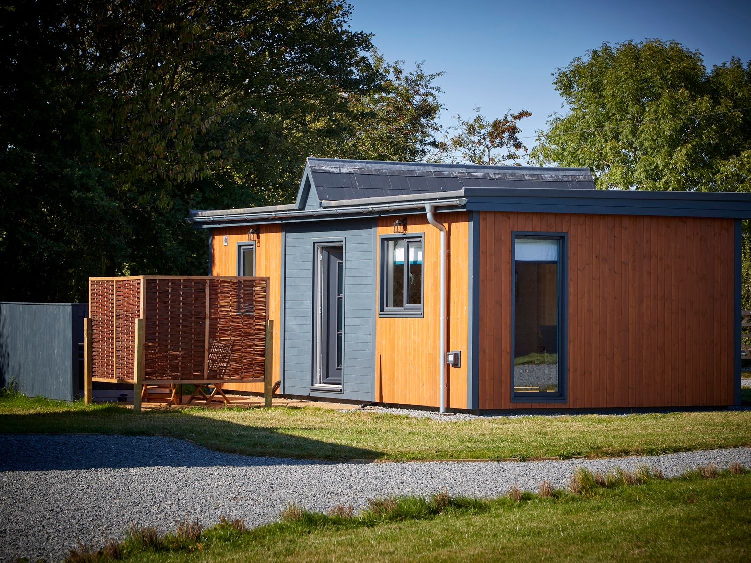 The Fez, in Fitling near Burton Pidsea, East Riding of Yorkshire. Hot tub. Smart TV. Child-friendly.