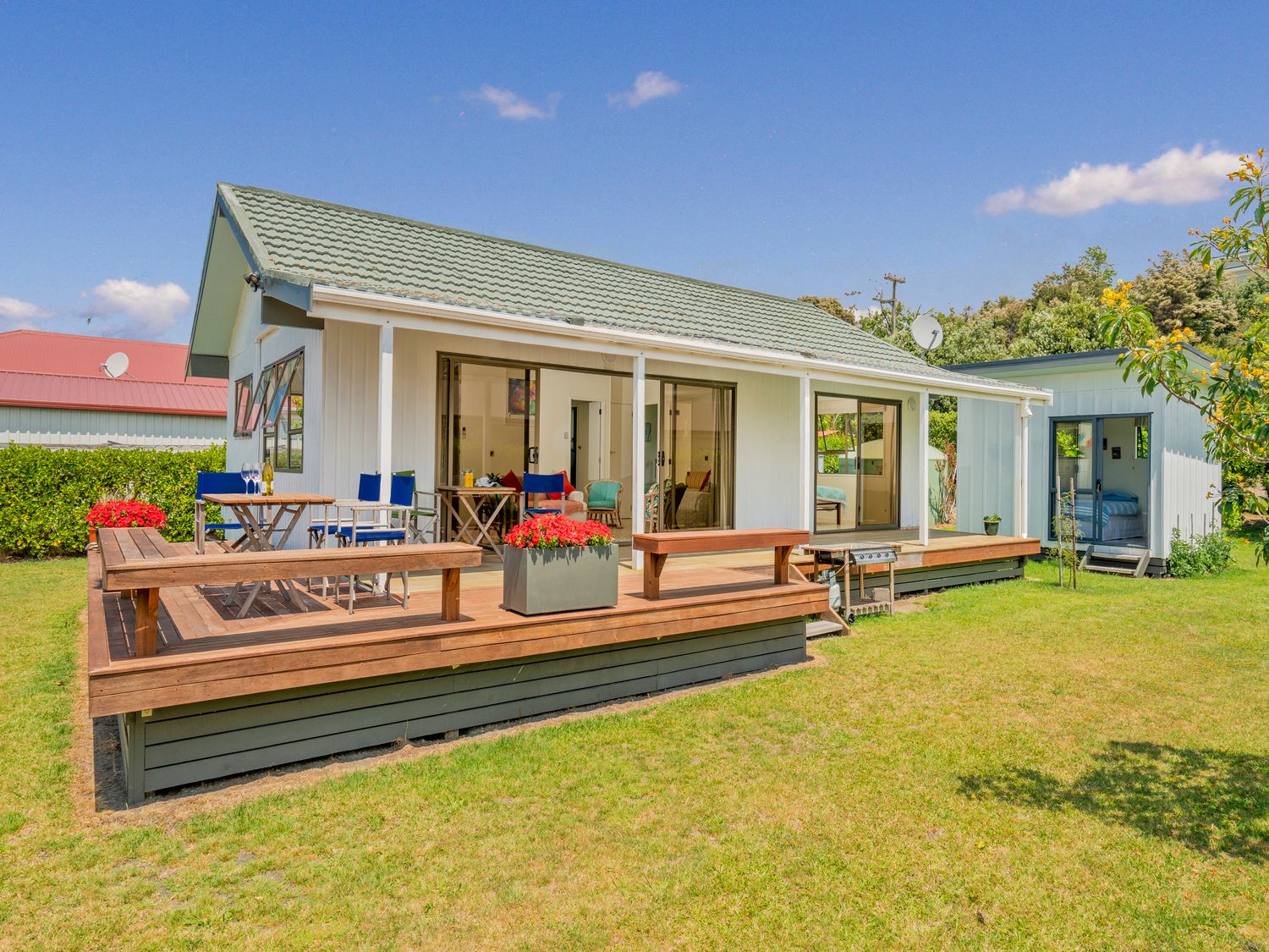 Bay Coast Happy Place - Cooks Beach Holiday Home                     photo 2