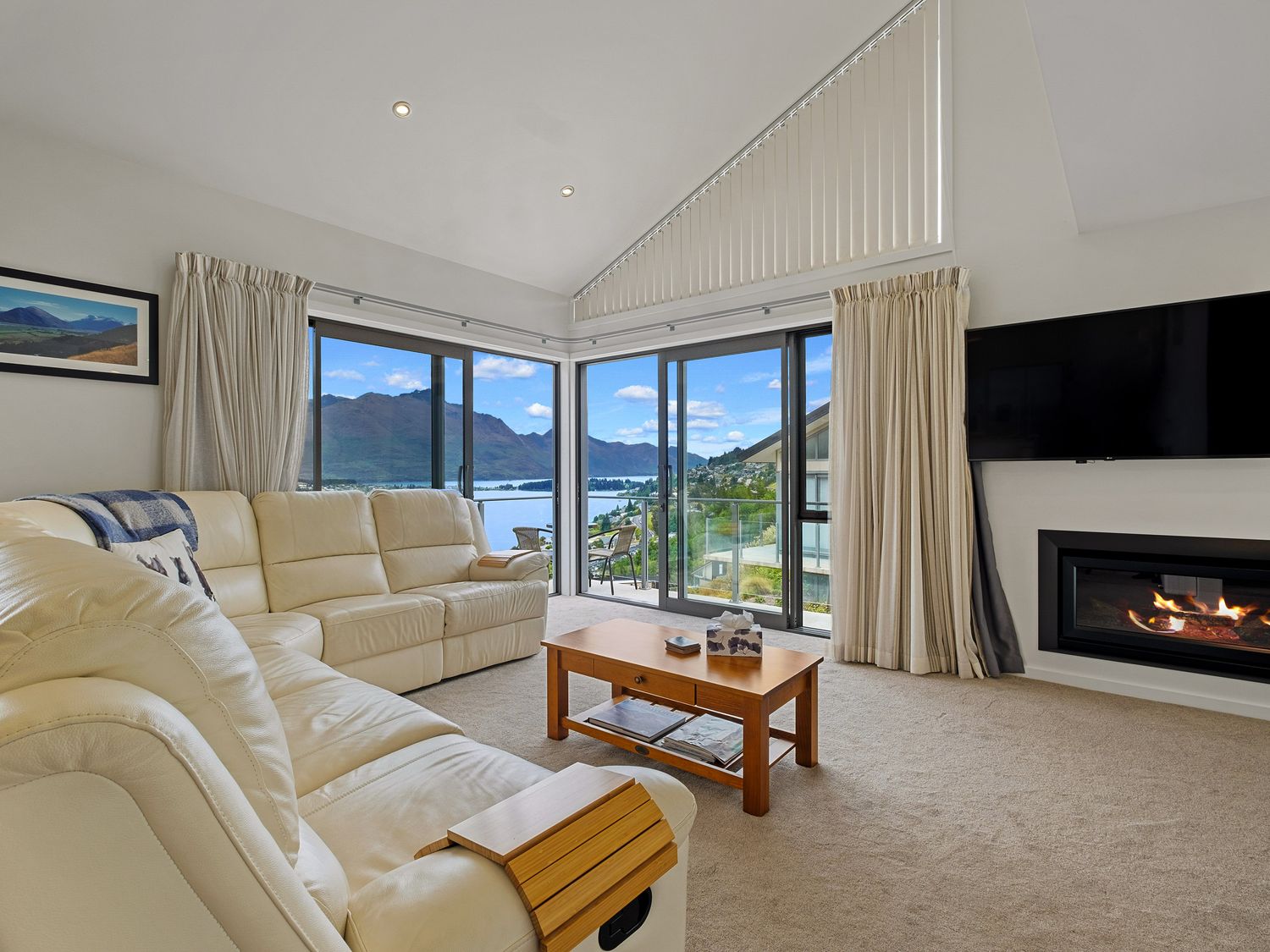Queenstown Lake Views - Upstairs Apartment                     photo 2