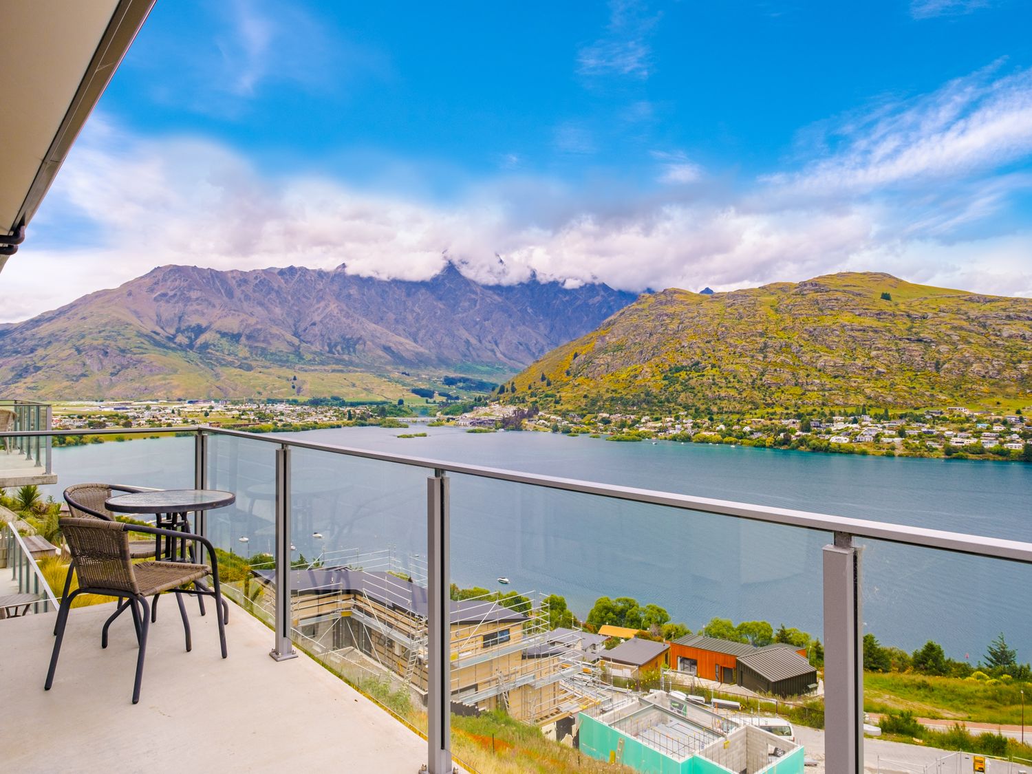Queenstown Lake Views - Upstairs Apartment                     photo 16