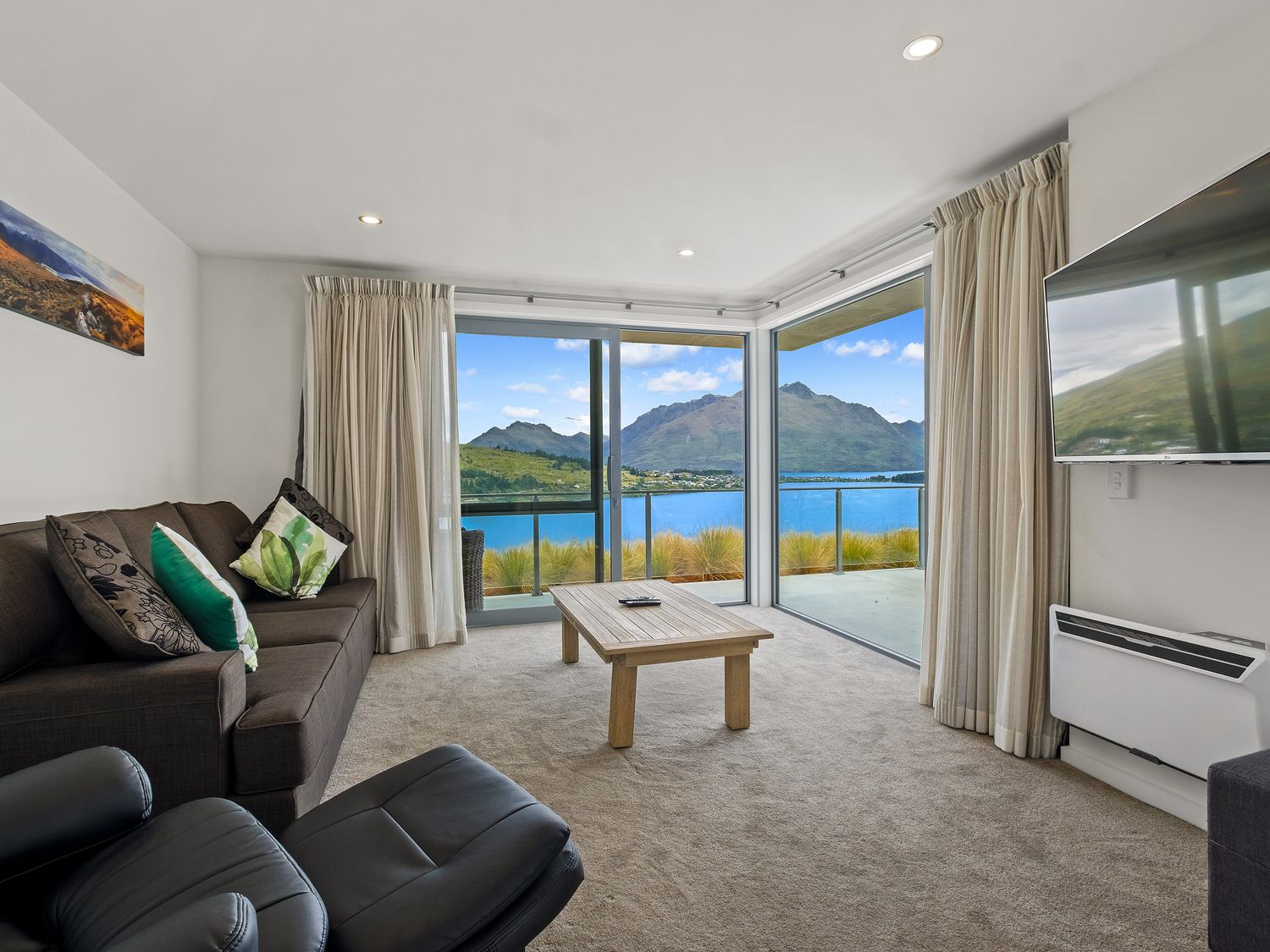 Queenstown Lake Views - Downstairs Apartment                     photo 2