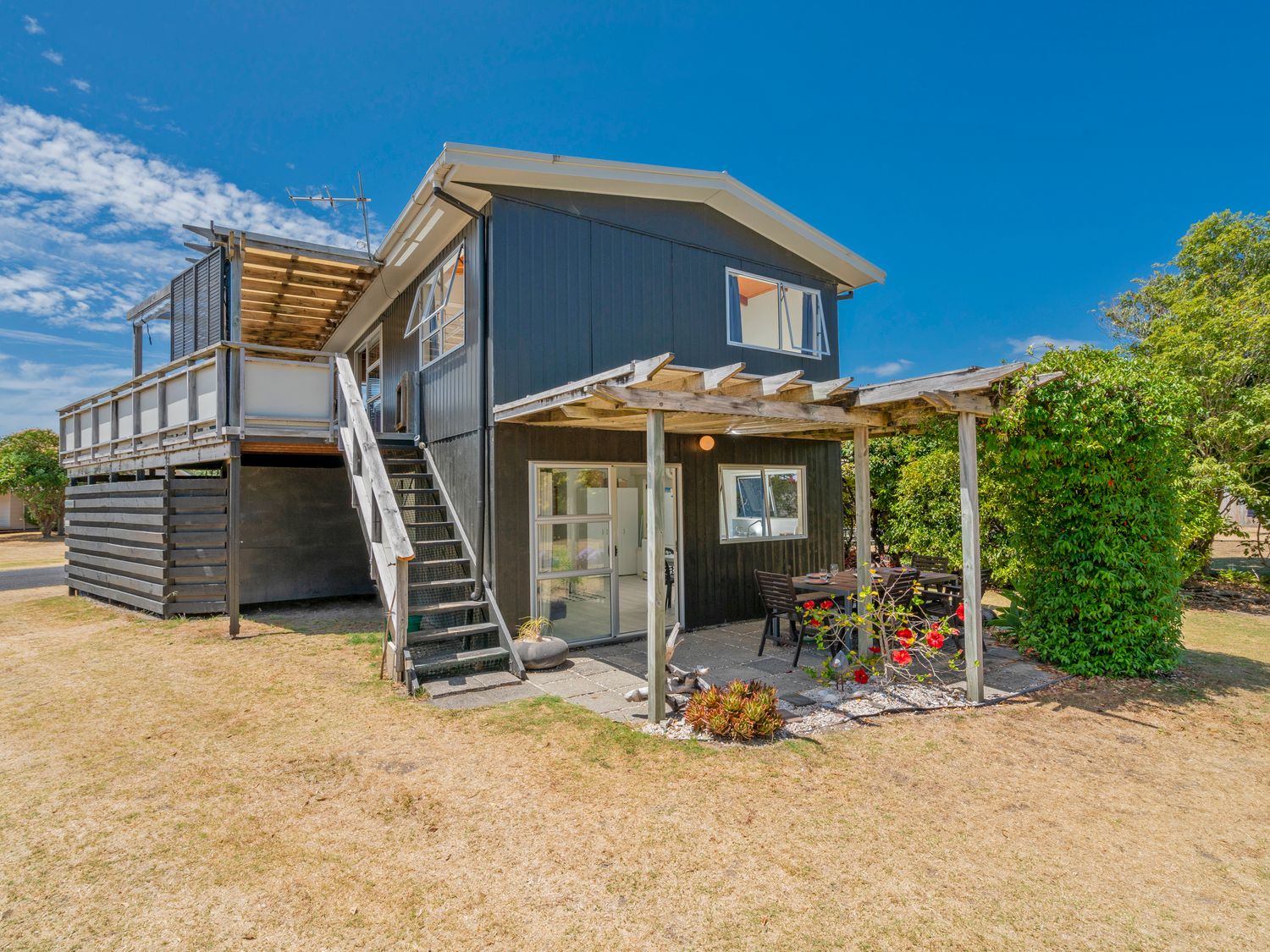 The Black Shack - Cooks Beach Holiday Home                     photo 26