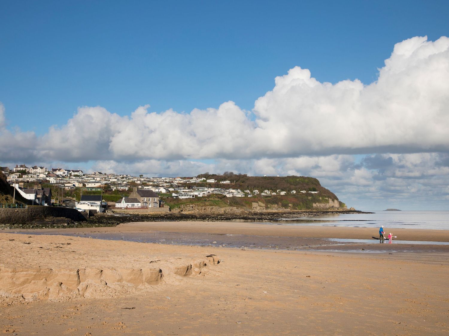 Big Azzles, Benllech