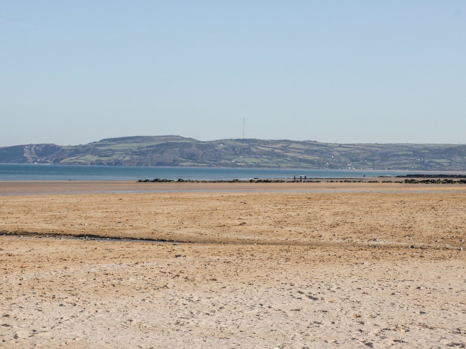 Big Azzles, Benllech