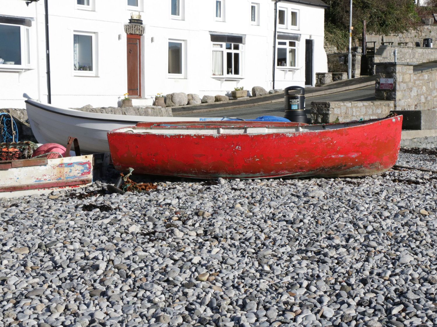 Big Azzles, Benllech