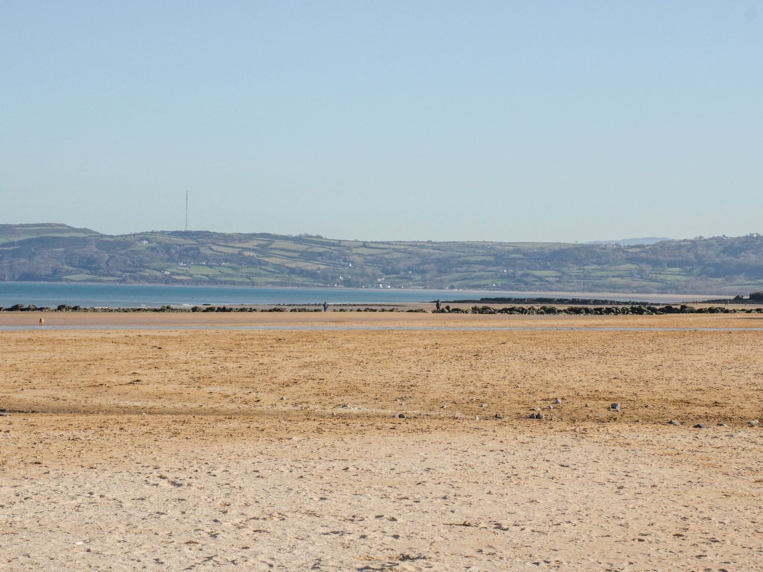 Big Azzles, Benllech
