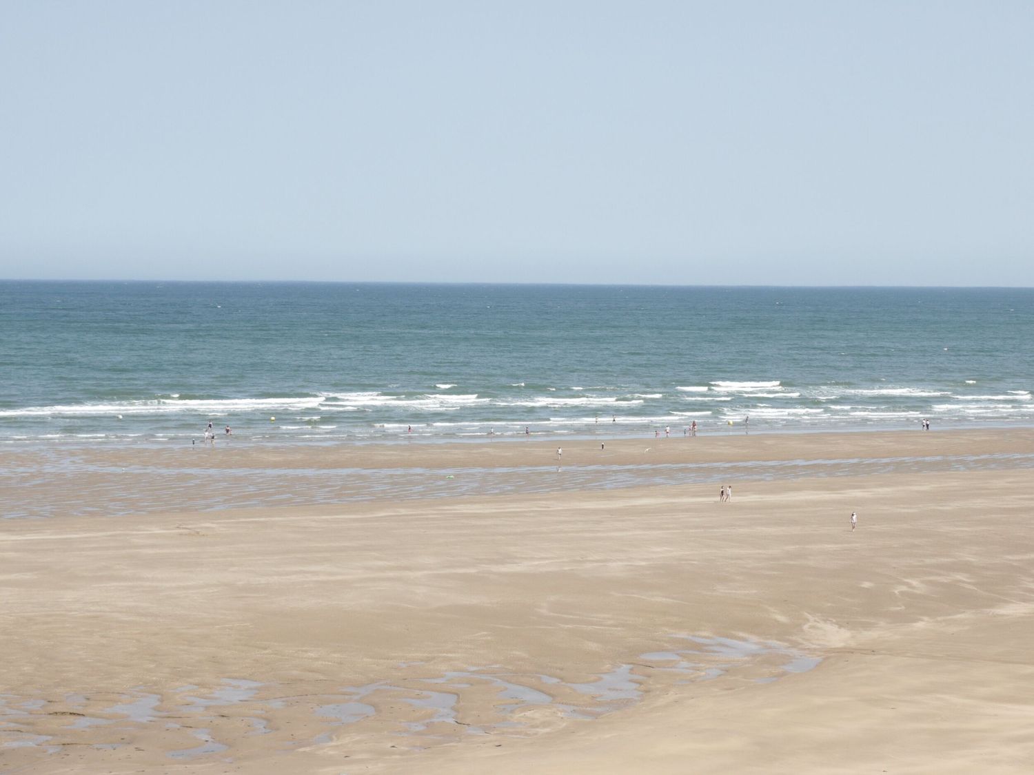 Big Azzles, Benllech