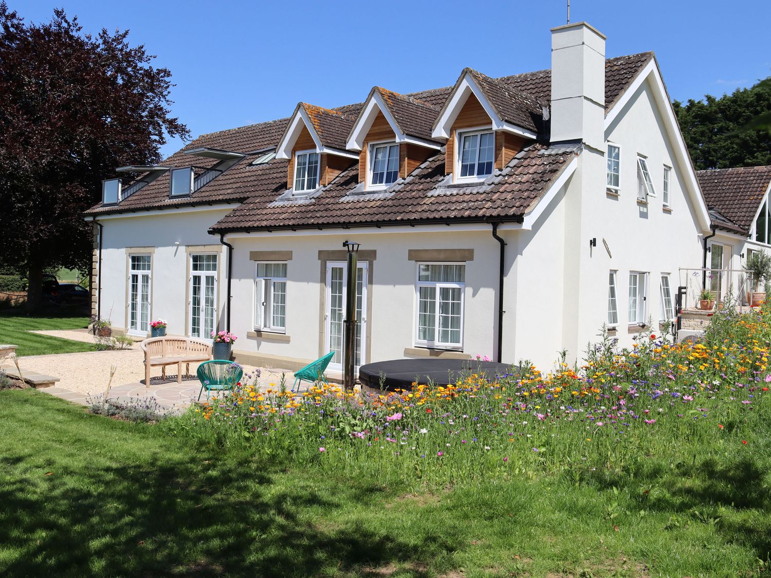 Leafield House in Upper Seagry, Wiltshire. Hot tub. Cinema room. Library. Freestanding bath. Luxury.