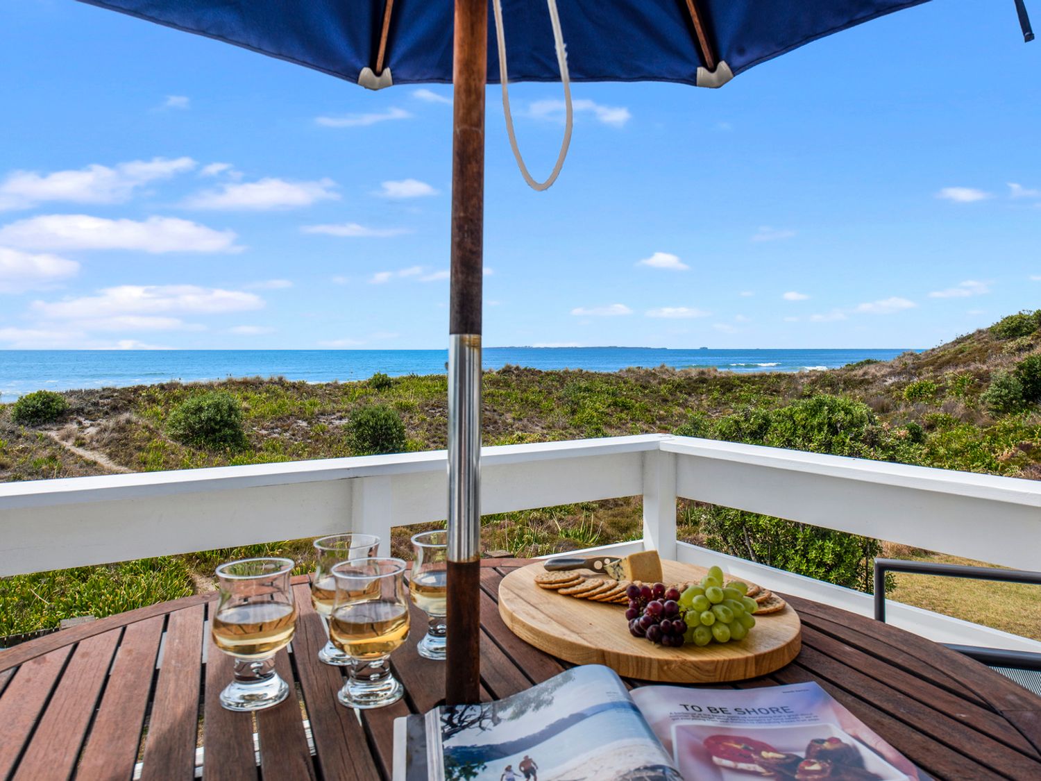 Oceanside Bach - Mount Maunganui Holiday Home -  - 1045924 - photo 1