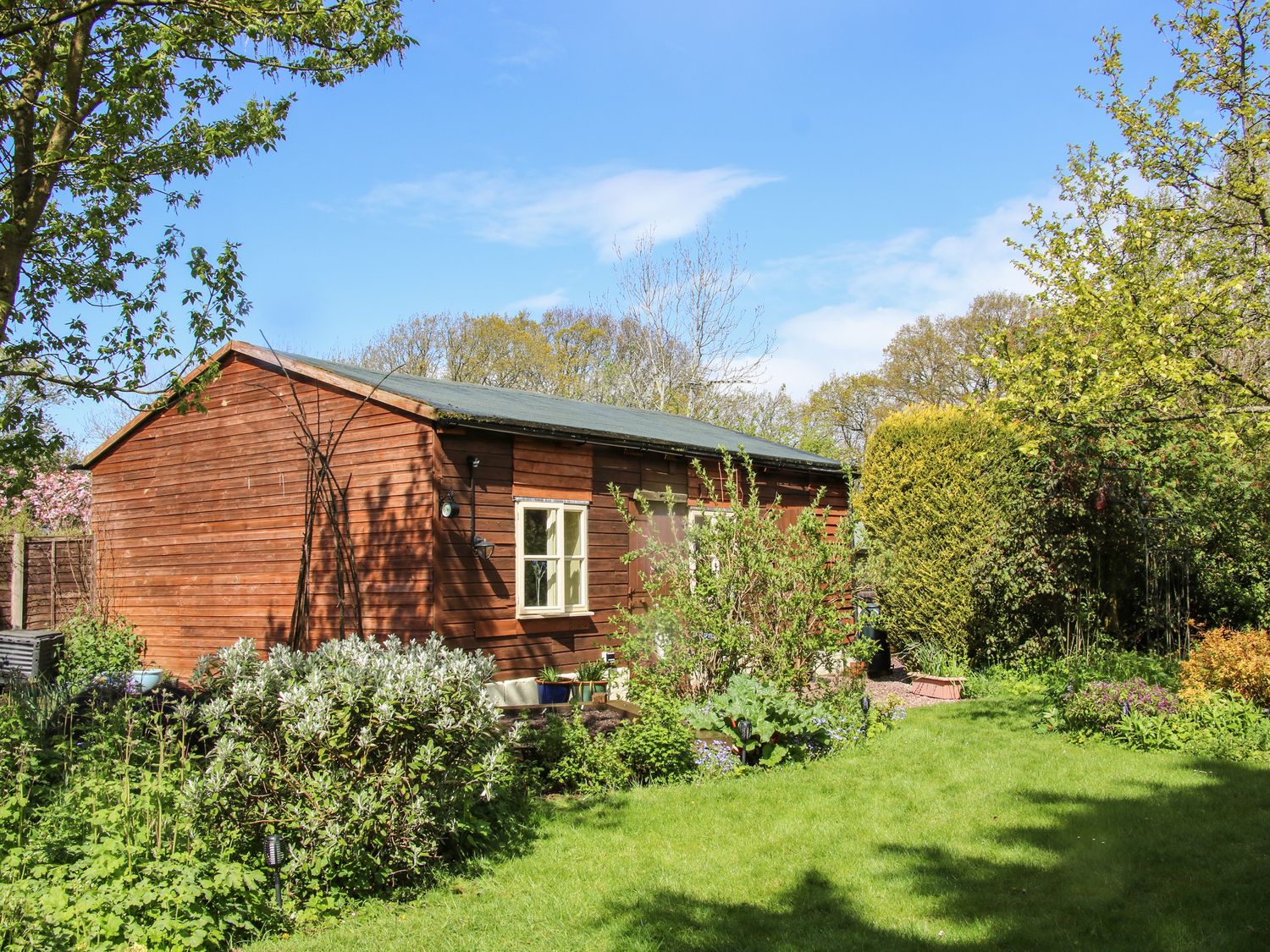 The Garden Lodge Bridgnorth Lodge Fm Self Catering Holiday Cottage