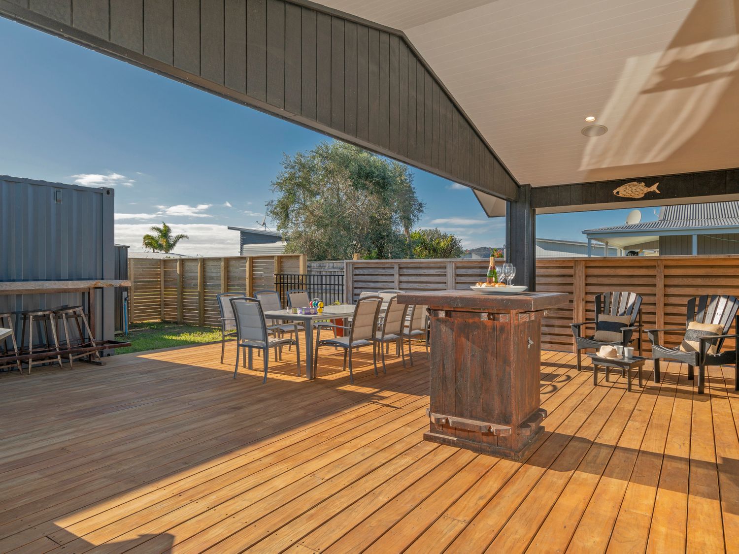 Black Beauty Retreat - Matarangi Holiday Home                     photo 2