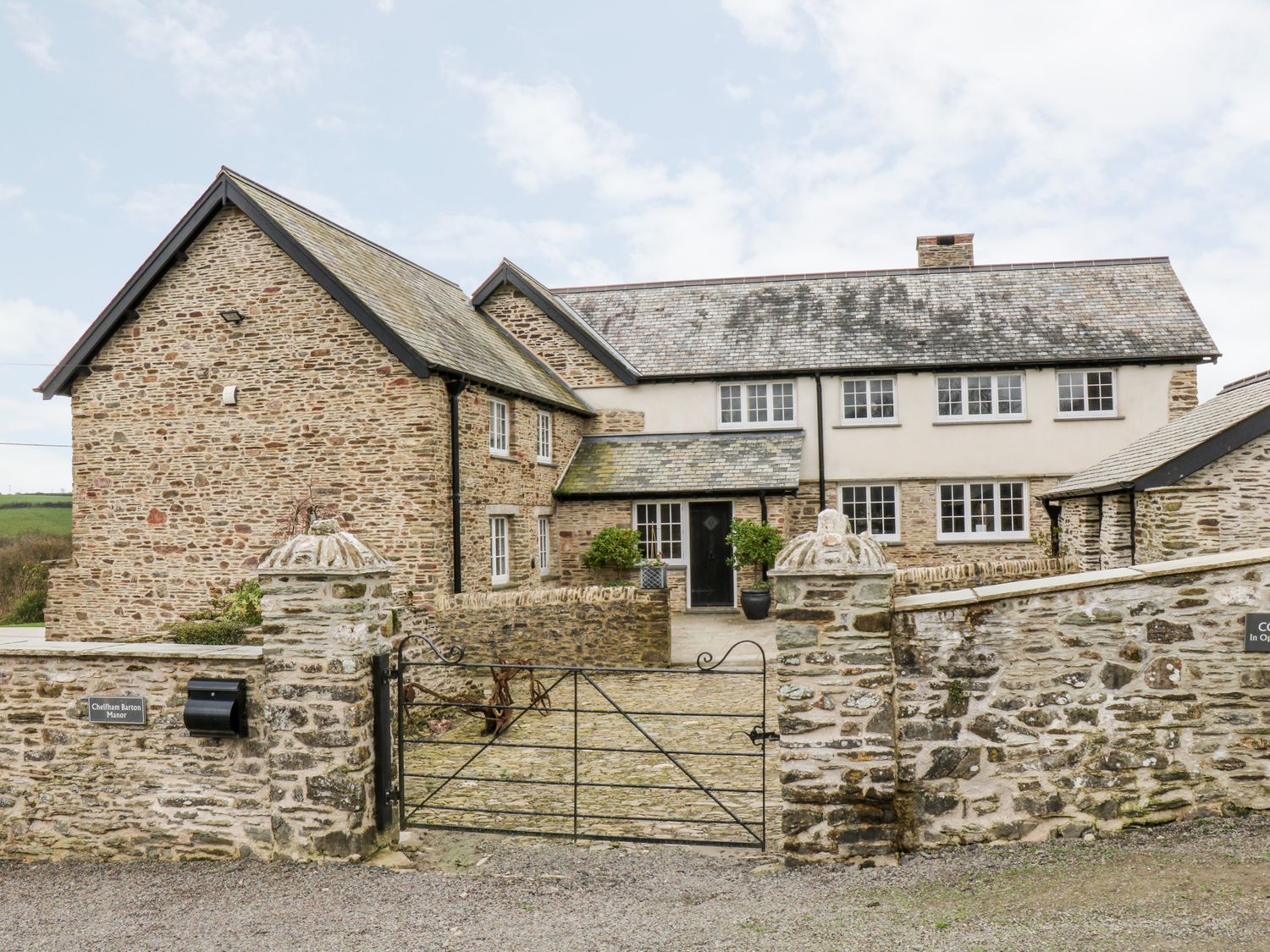 Chelfham Barton Manor Barnstaple Chelfham Barton Devon Self