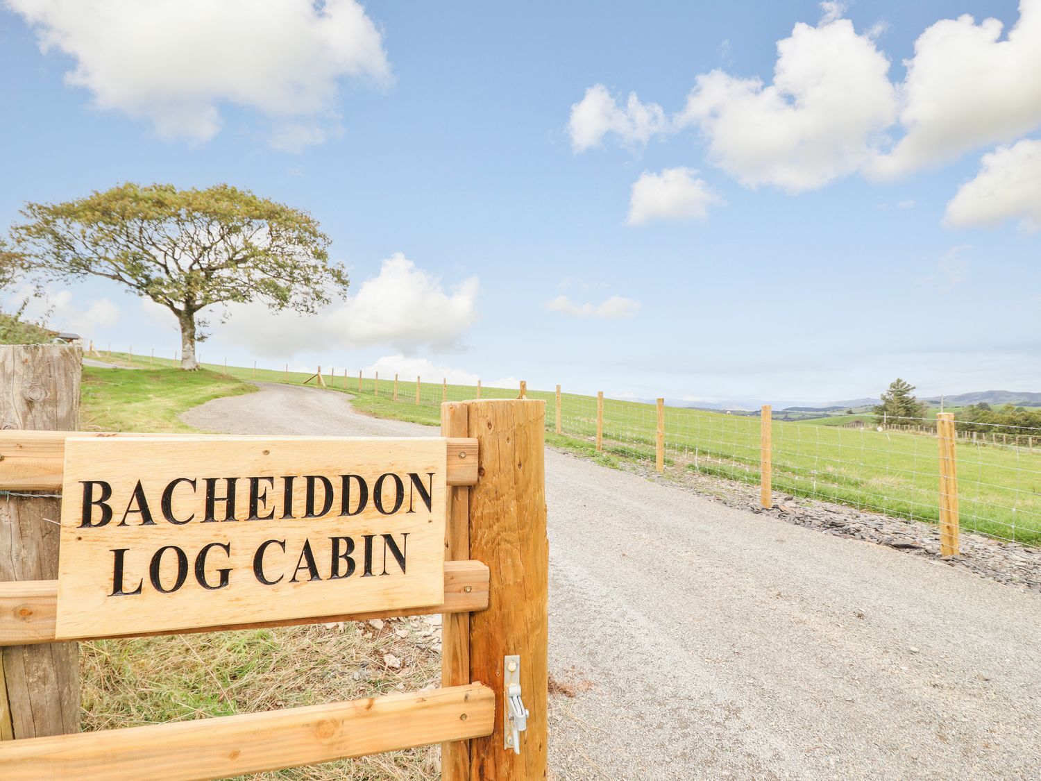 Bacheiddon Log Cabin, Machynlleth