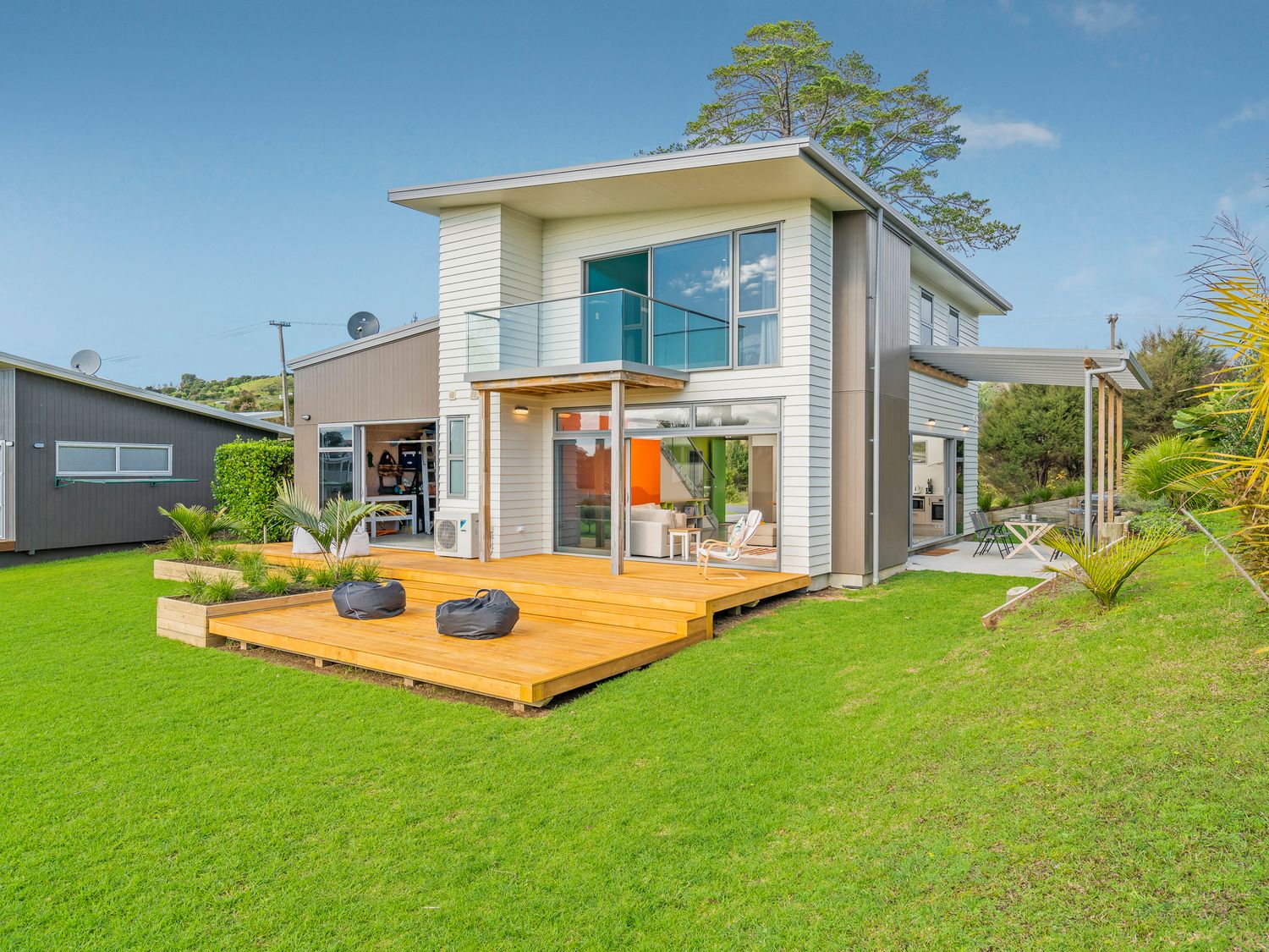 A Slice of Summer - Whangapoua Holiday Home -  - 1052472 - photo 1