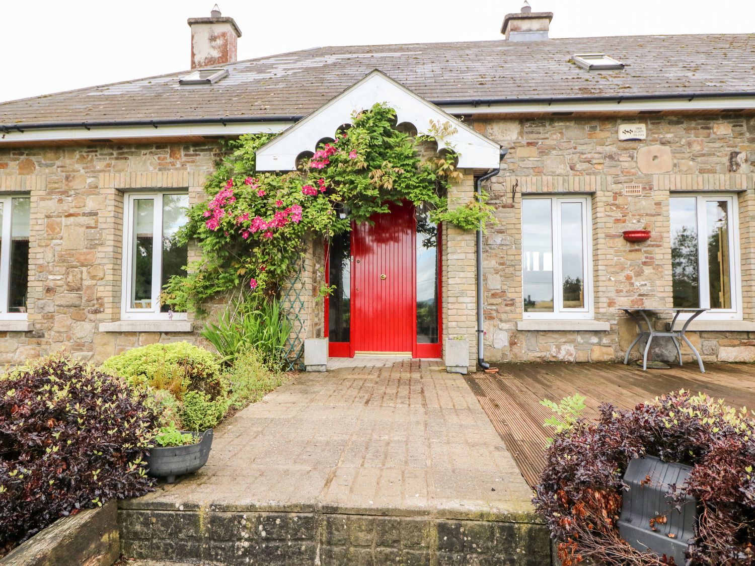 Property photo 2 of 28