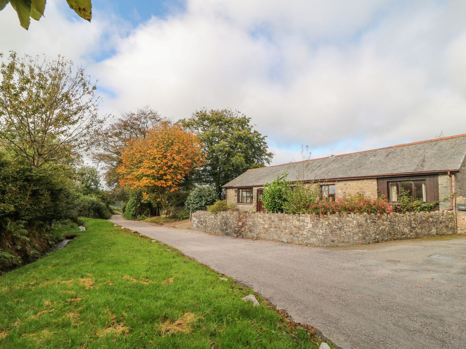 The Linhay, Bratton Fleming Devon England Hot Tub Getaways, Hot