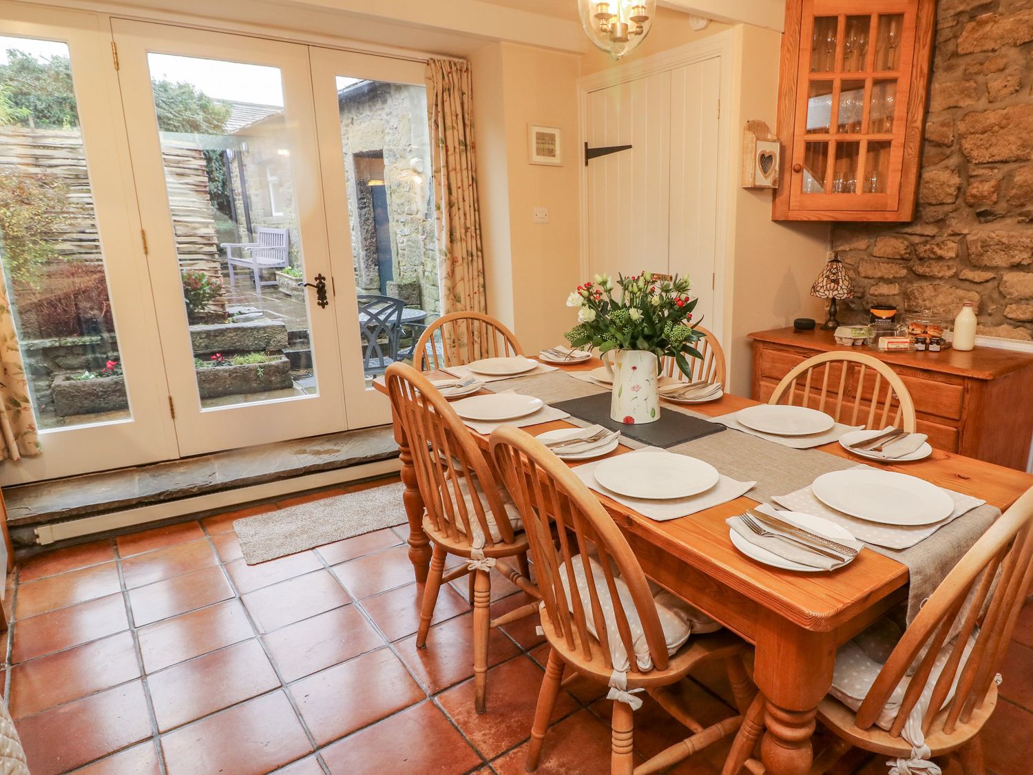 Kitchen with dining area End Cottage Grassington ( Ref 1054276 ) Rent holiday cottage with hot tub in Grassington Yorkshire Dales