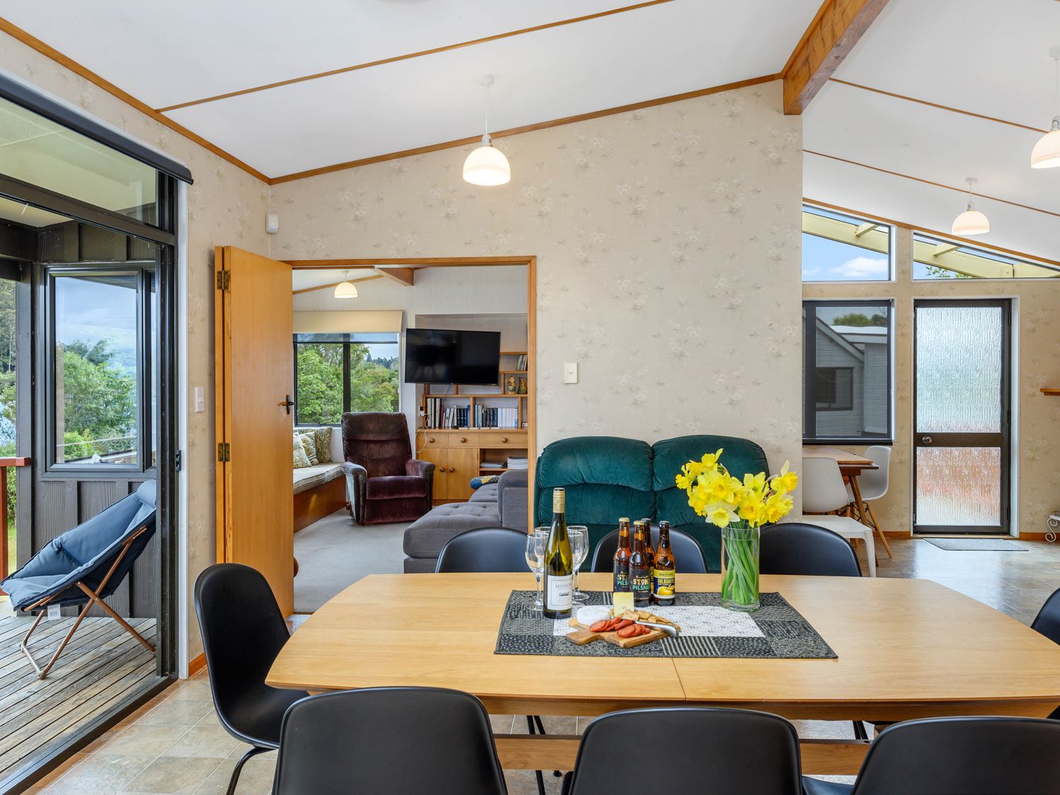 Escape to the Lake - Lake Rotoiti Bach                     photo 28