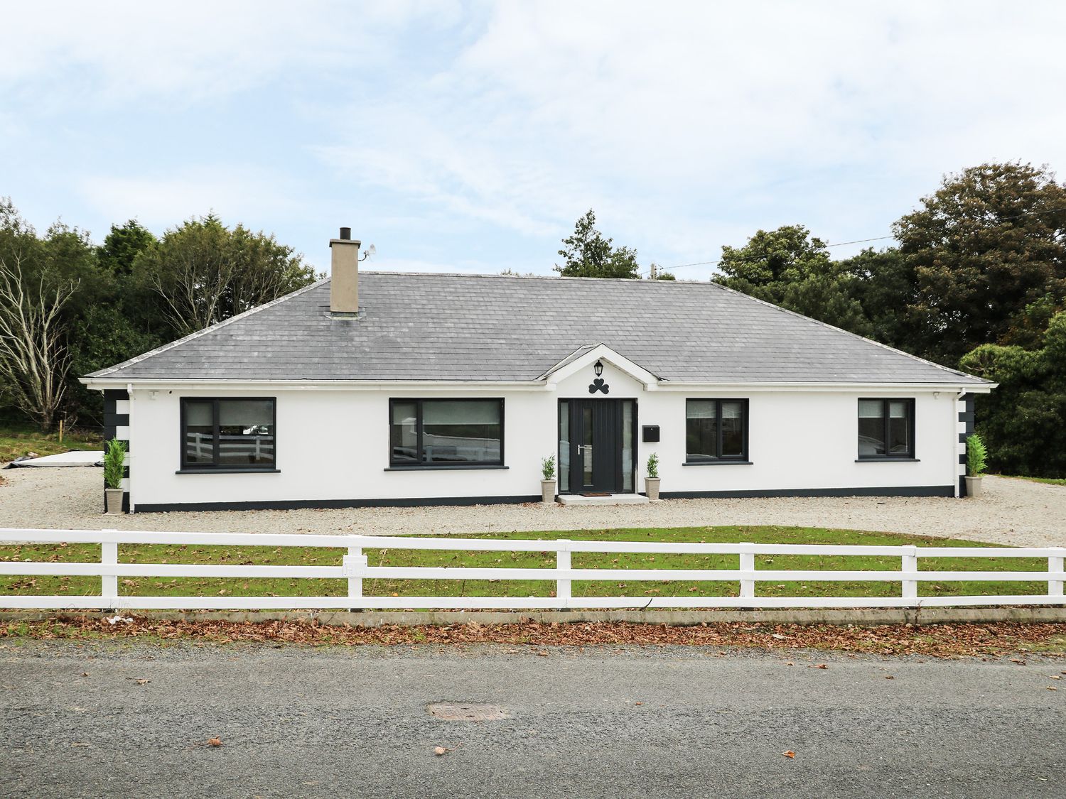 Gatehouse - County Donegal - 1056702 - photo 1