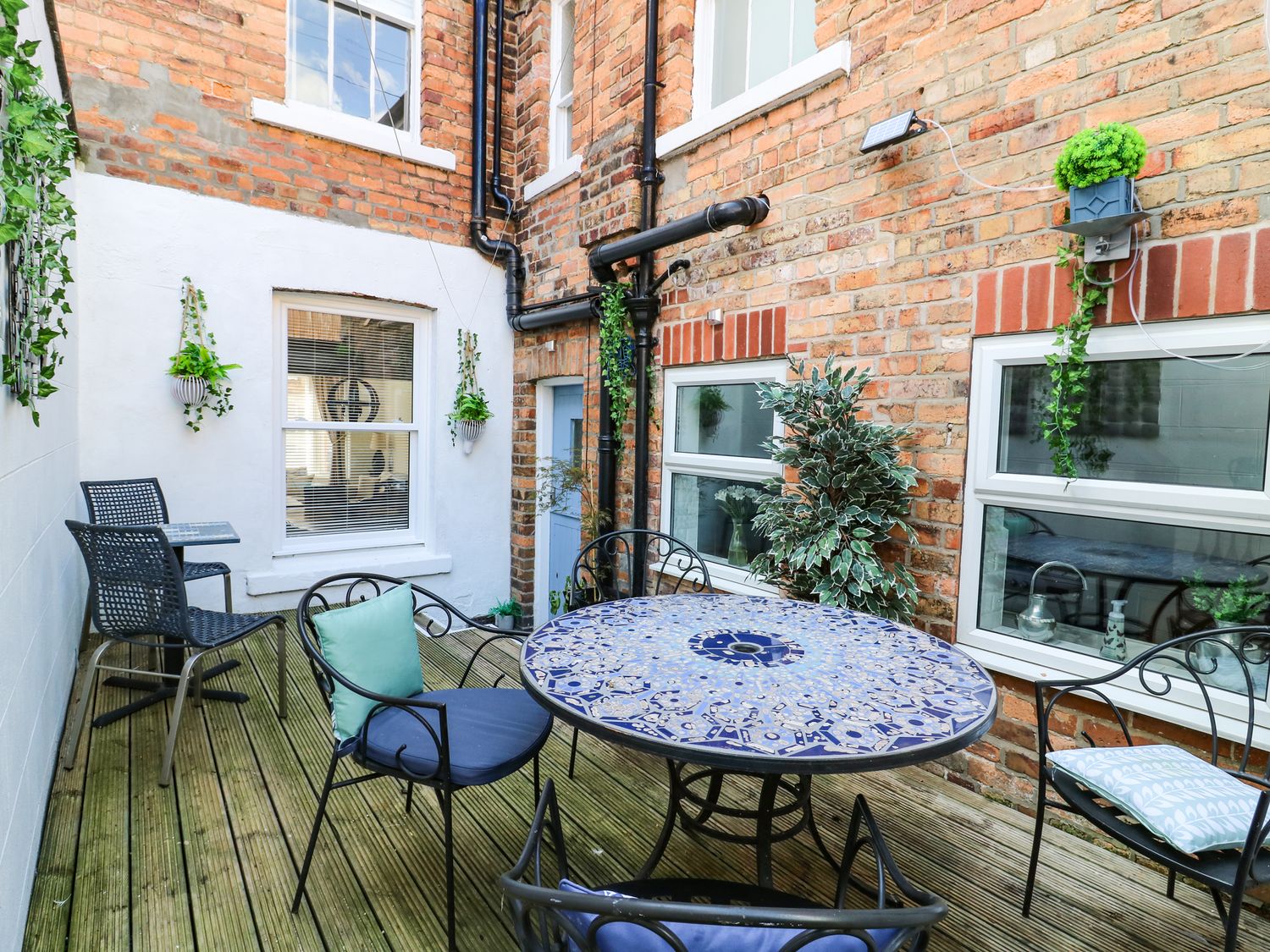 Seafarers Scarborough ( Ref 1056850 ) Self catering accommodation in Scarborough North Yorkshire sleeps 8