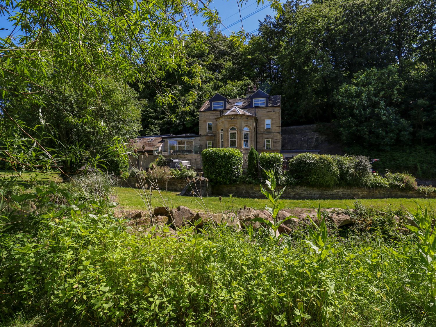 Belvedere Farm, Hipperholme