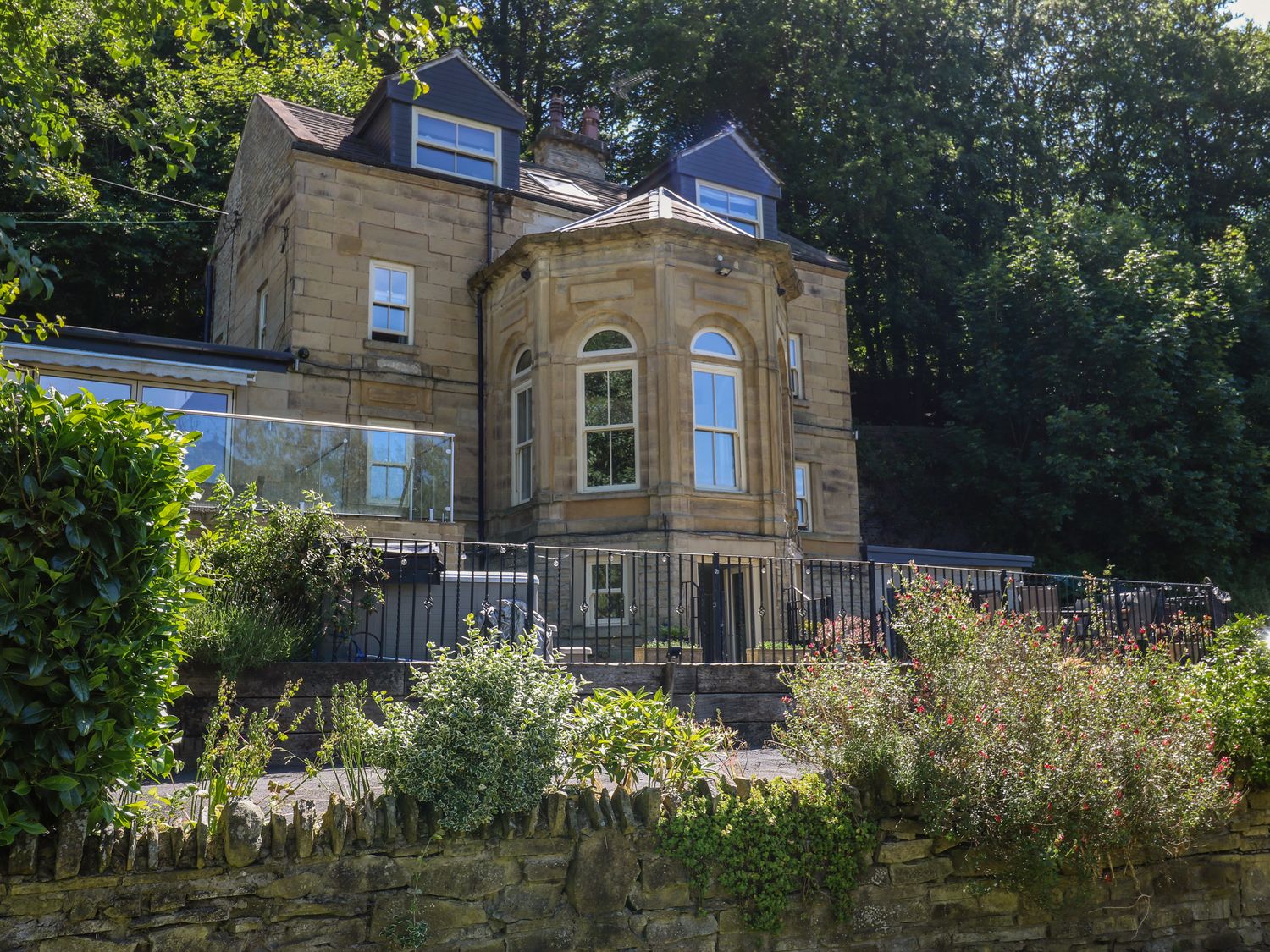 Belvedere Farm, Hipperholme