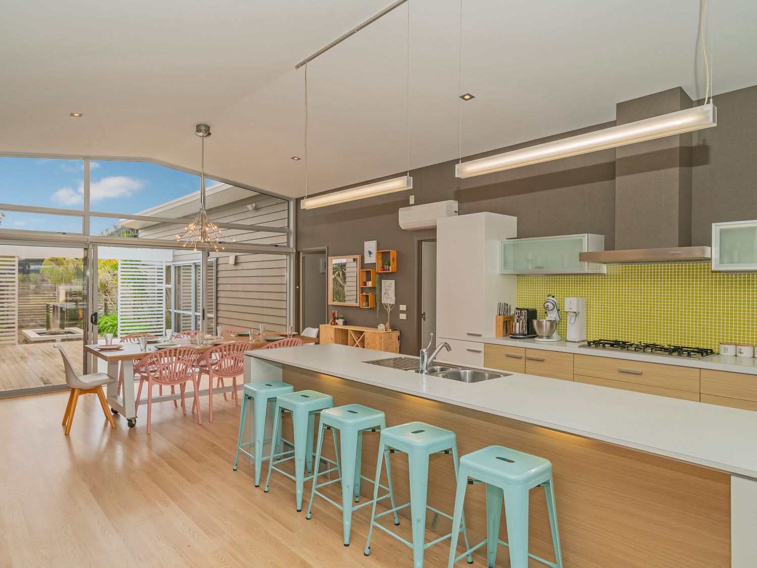 Sanctuary By The Water - Matarangi Holiday Home                     photo 2