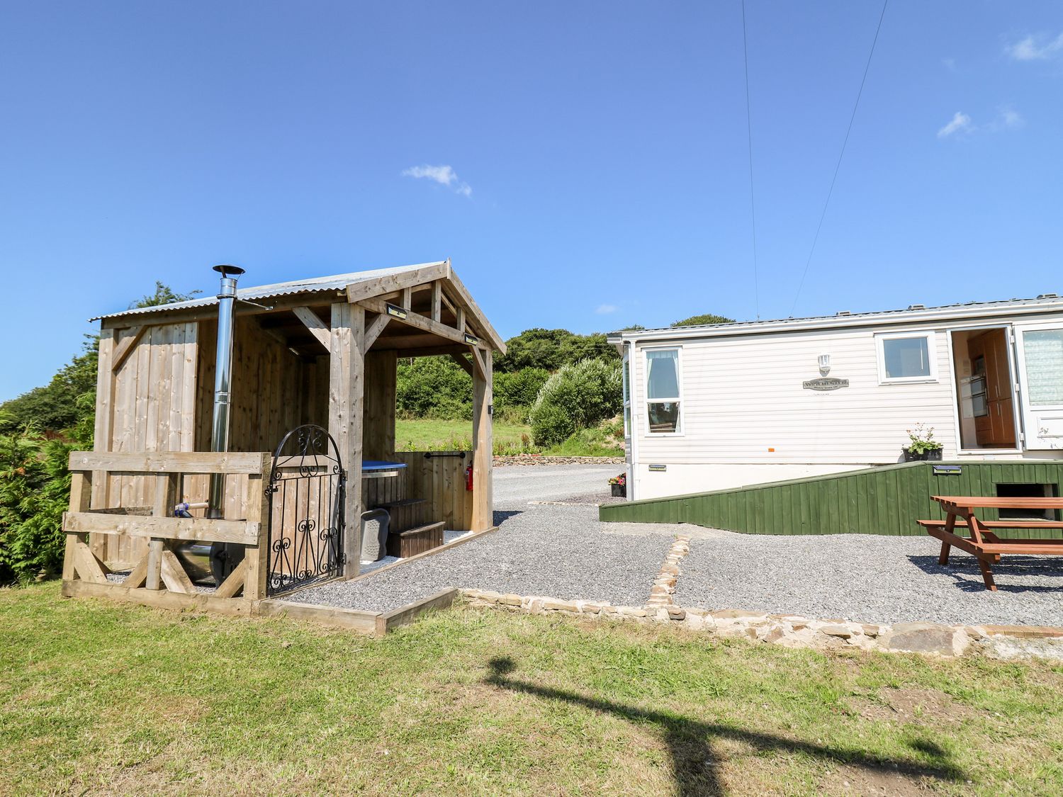 The Lodge, Pontyates