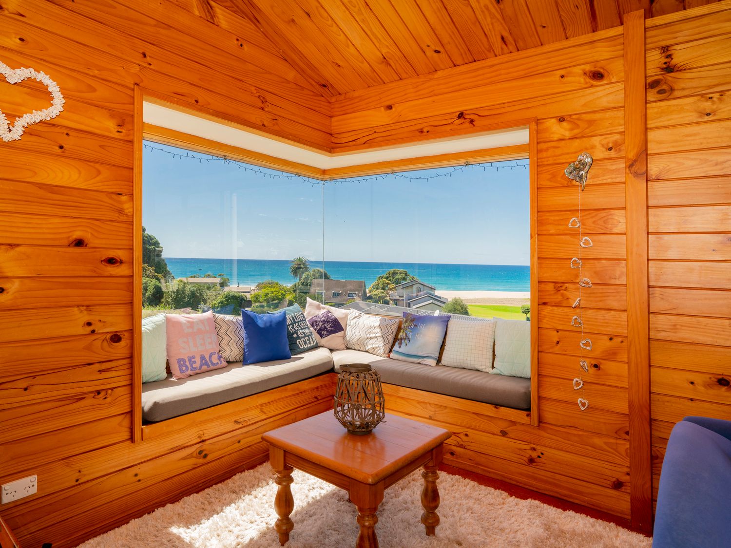 The Captain's Lookout - Onemana Holiday Home                     photo 2