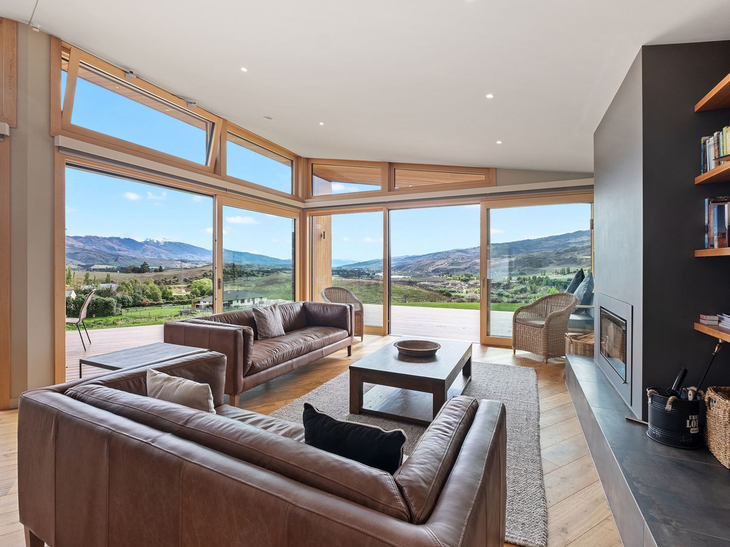 Vino and Views  - Bannockburn Holiday Home                     photo 2