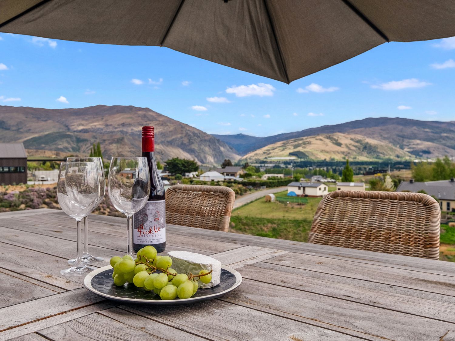 Vino and Views  - Bannockburn Holiday Home                     photo 27