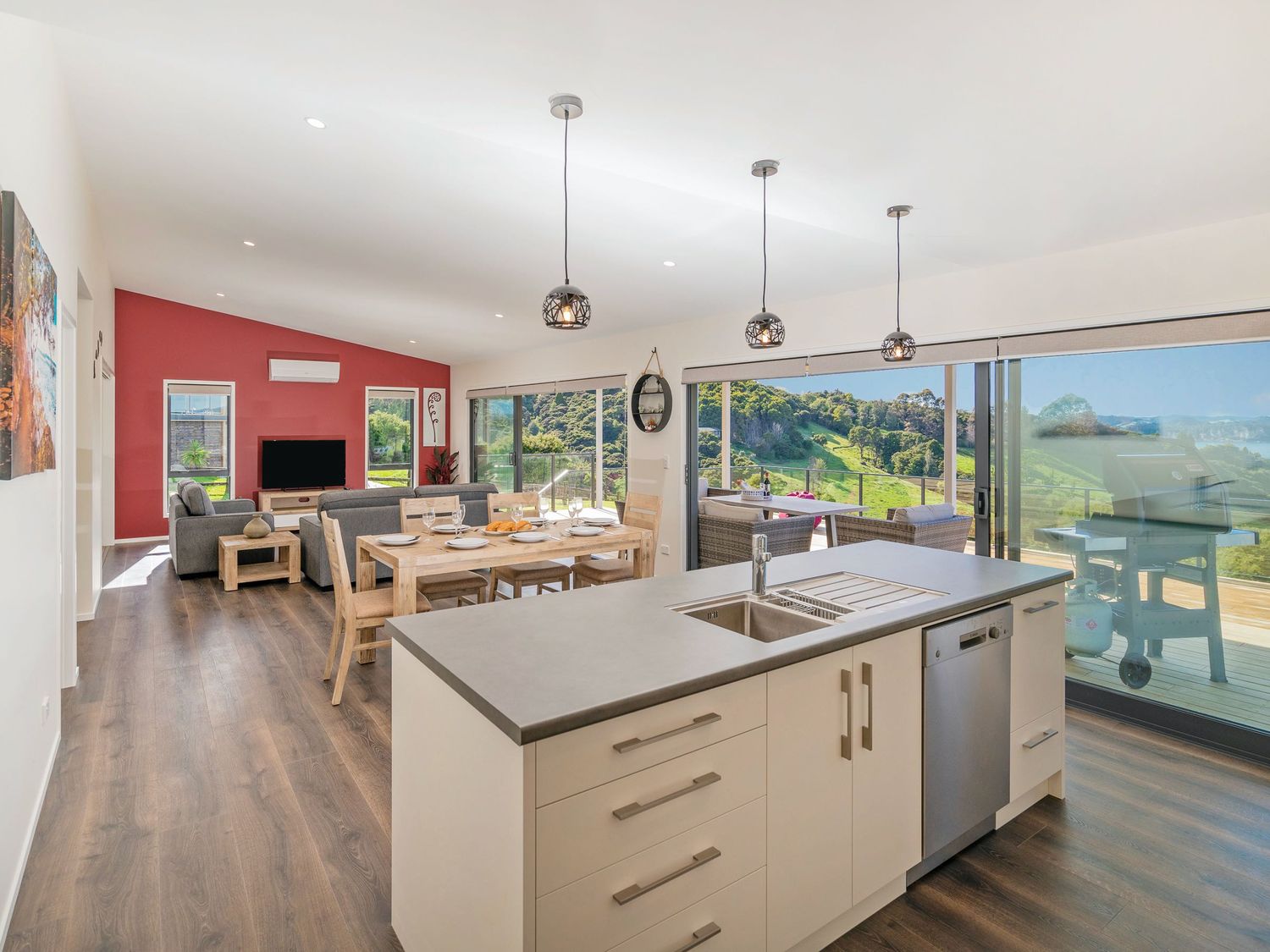 Peace and Paradise - Whitianga Holiday Home                     photo 2
